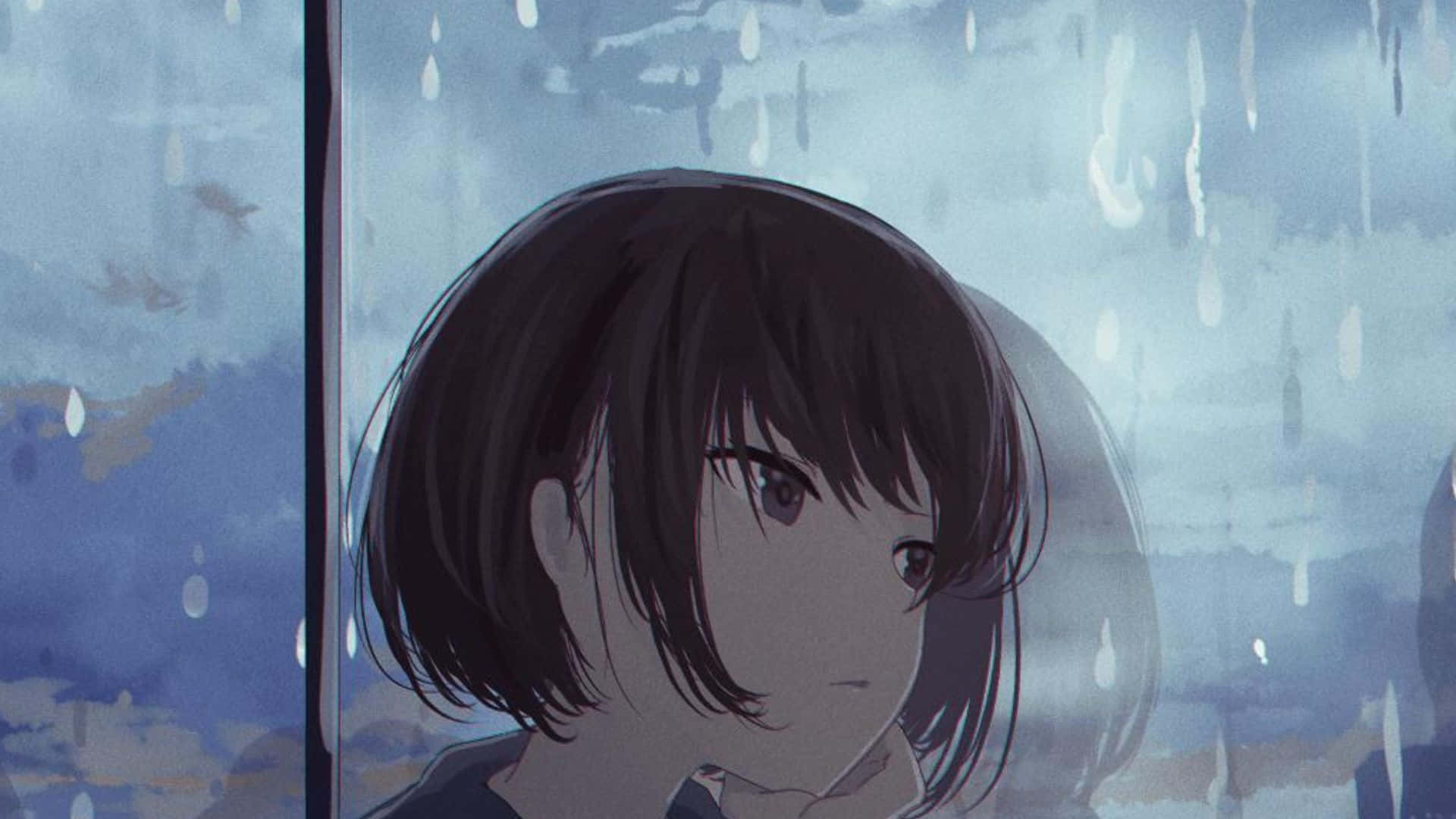 動漫少女雨景窗邊背景 壁紙 — 一個憂鬱的動漫女孩，留著黑色短髮，凝視著雨痕斑斑的窗外陰沉的藍天。