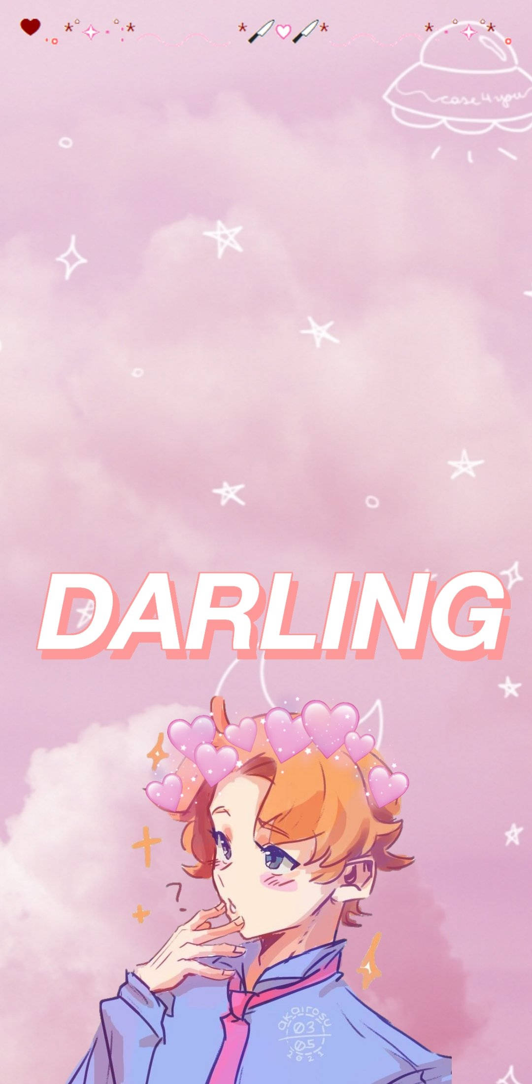 動漫少年 Darling 粉紅 Picsart 壁紙 — 一個可愛的動漫男孩，擁有橙色頭髮和心形皇冠，在充滿星星和「darling」字樣的柔和粉紅色天空下溫柔微笑。