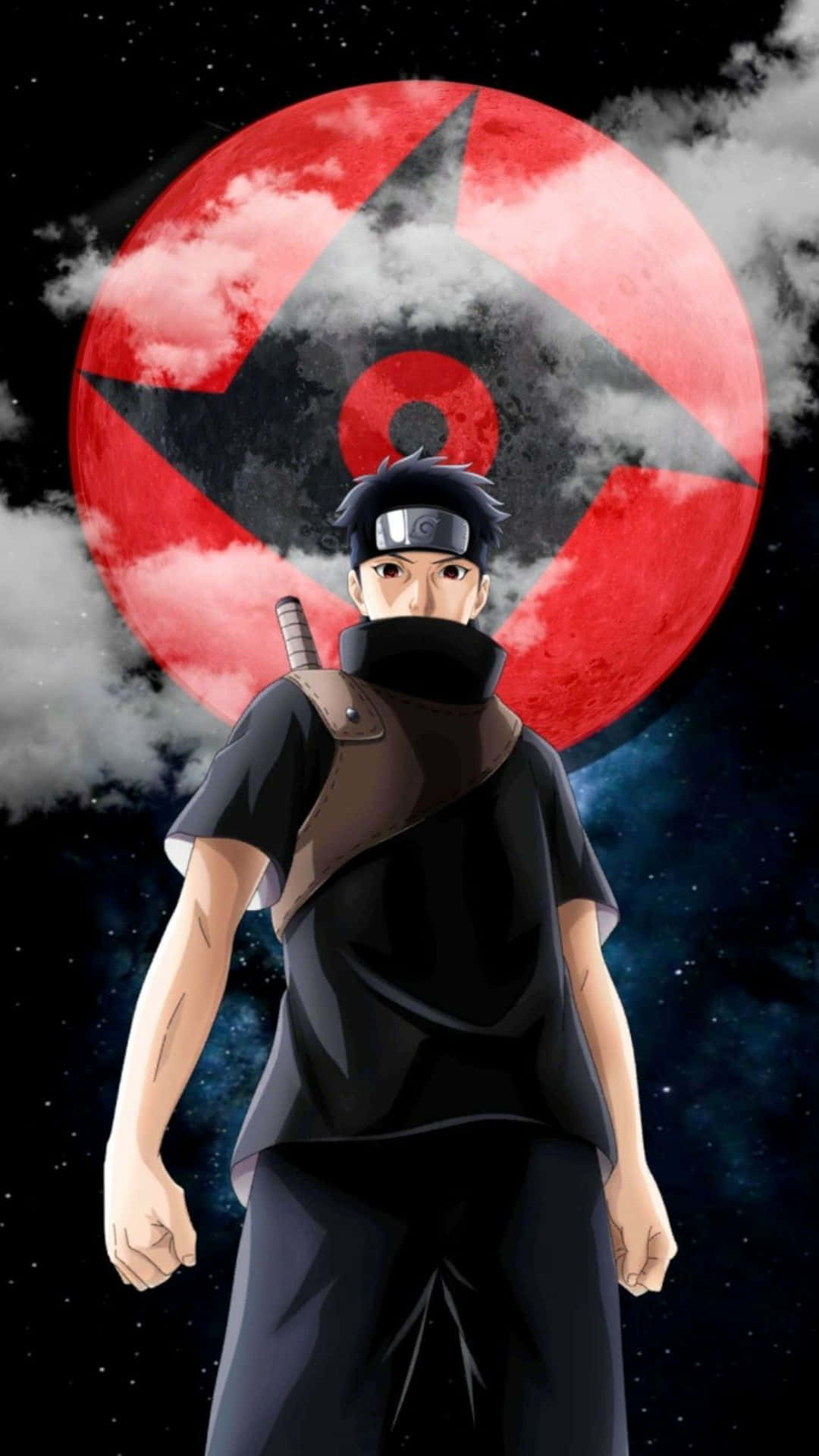 Mangekyou Sharingan 桌布 壁紙 — 動漫忍者站在一個帶有黑色星星符號的巨大紅月亮前，背景是繁星點點的夜空。