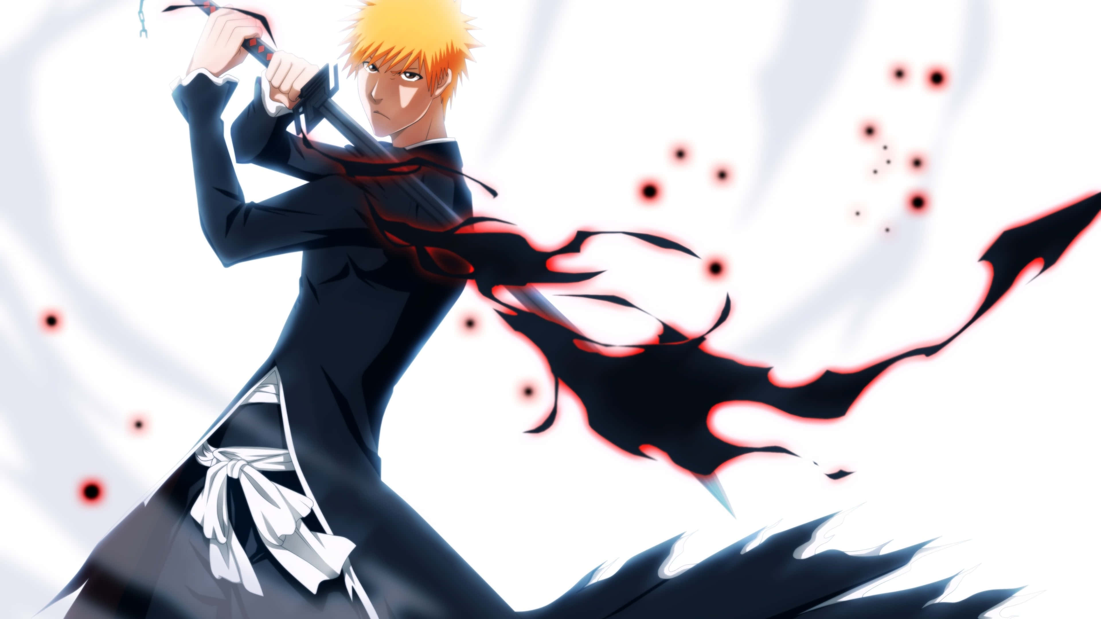 Ichigo 4K 桌布 壁紙 — 動漫戰士擁有尖刺橙色頭髮，揮舞著劍，黑色能量和紅色飛濺在他身後爆炸，背景是純白色。
