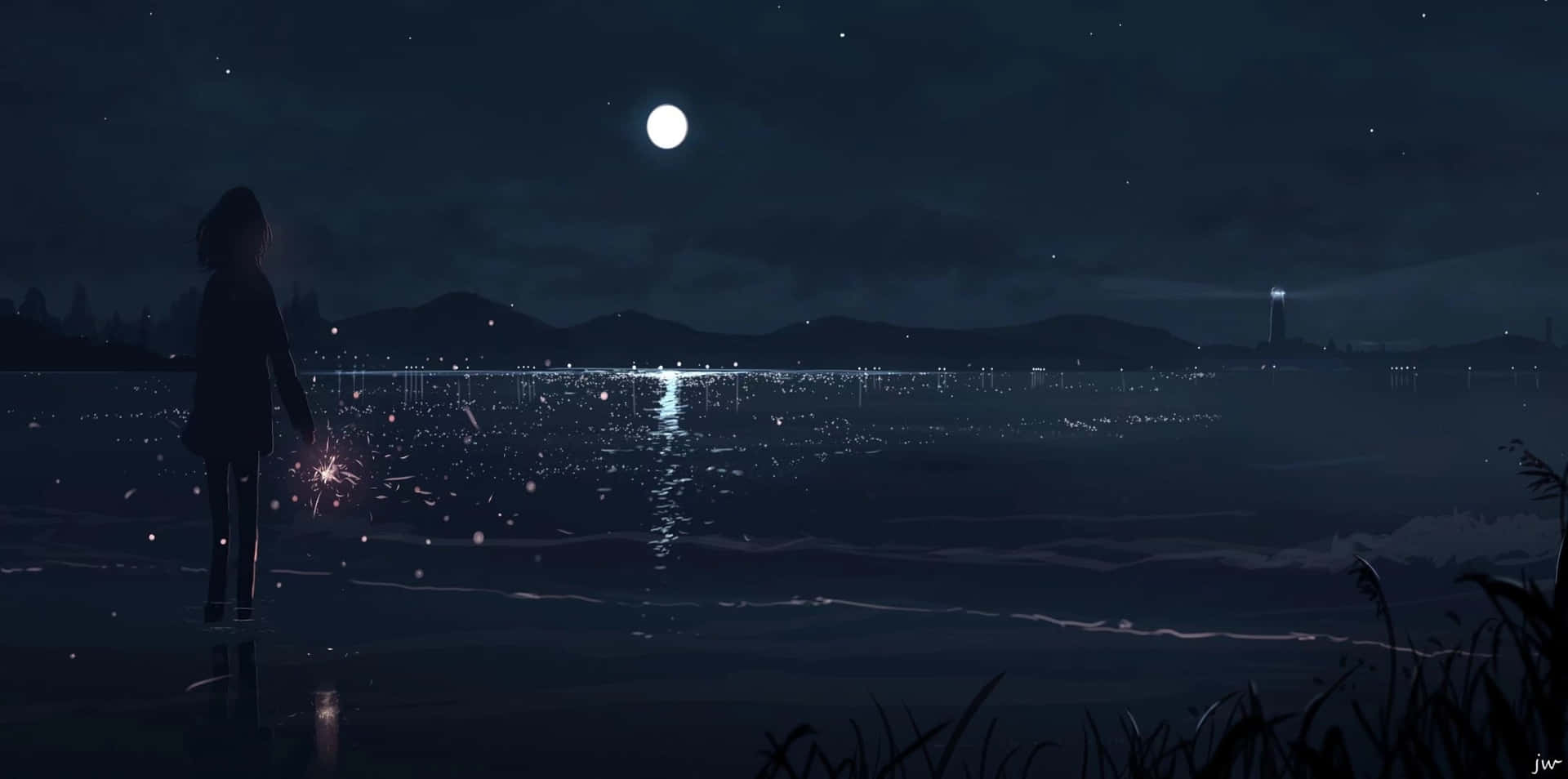 動漫海灘夜景 壁紙 — 一個孤獨的身影站在月光照耀的海灘上，手持煙花棒，城市燈光在星空下的水面上閃爍。