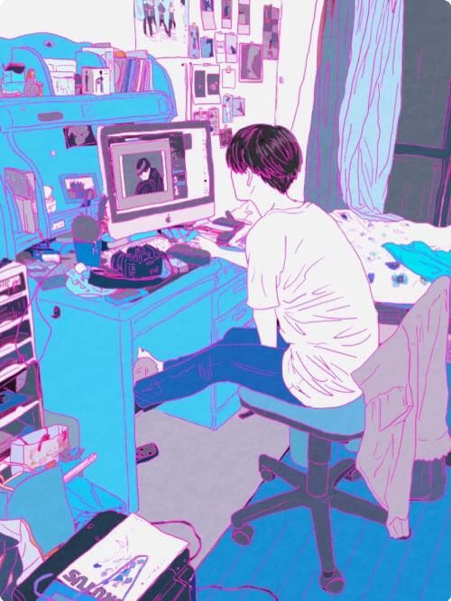 動漫男孩在城市中電腦前 壁紙 — 一個人坐在雜亂的書桌前，身處充滿活力的藍色和粉紅色插圖臥室，專注於電腦屏幕。