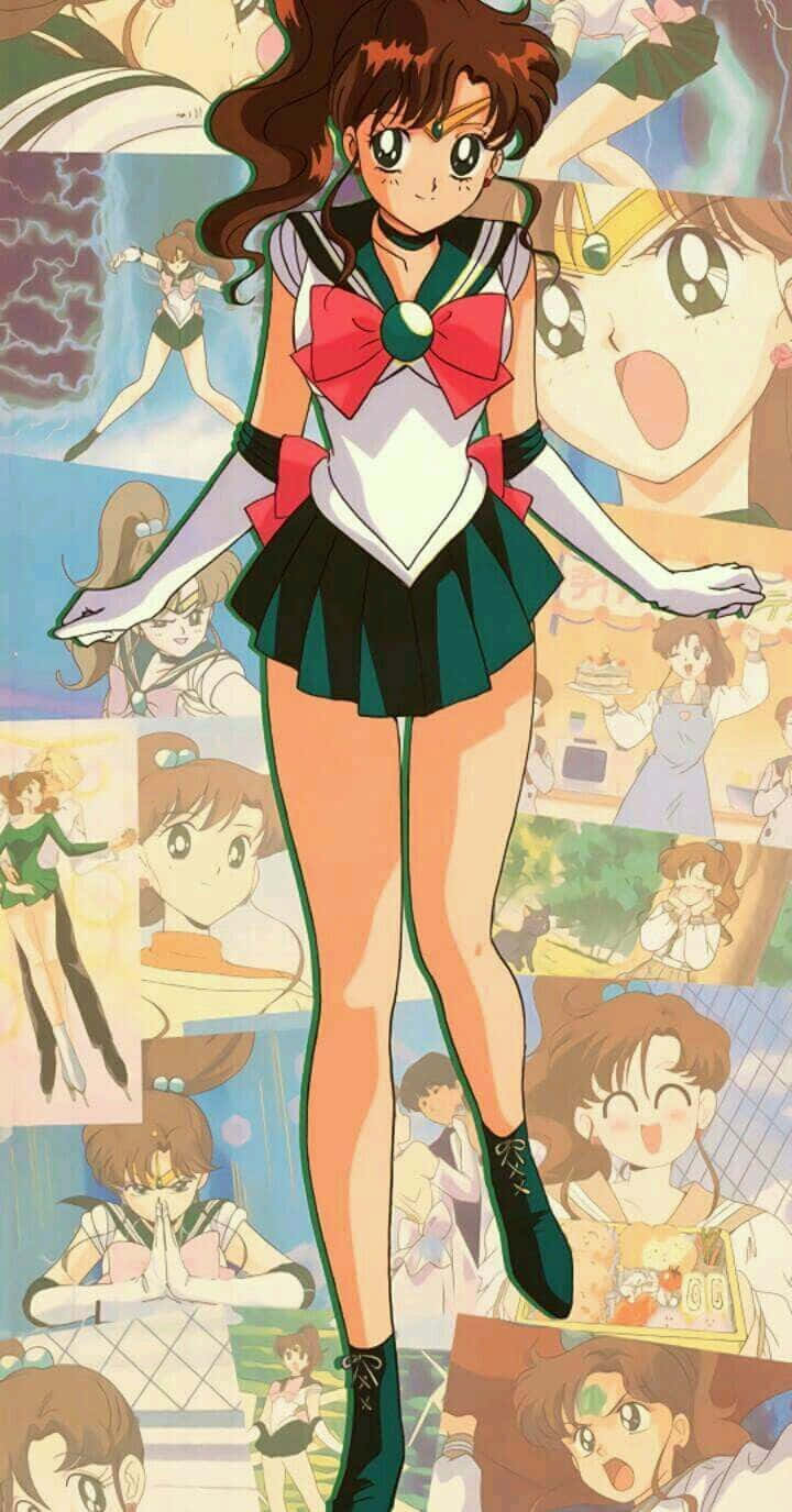 sailor jupiter 桌布 壁紙 — 動漫角色 Sailor Mars 自信地穿著她的水手服，背景是她漫畫畫面的拼貼。