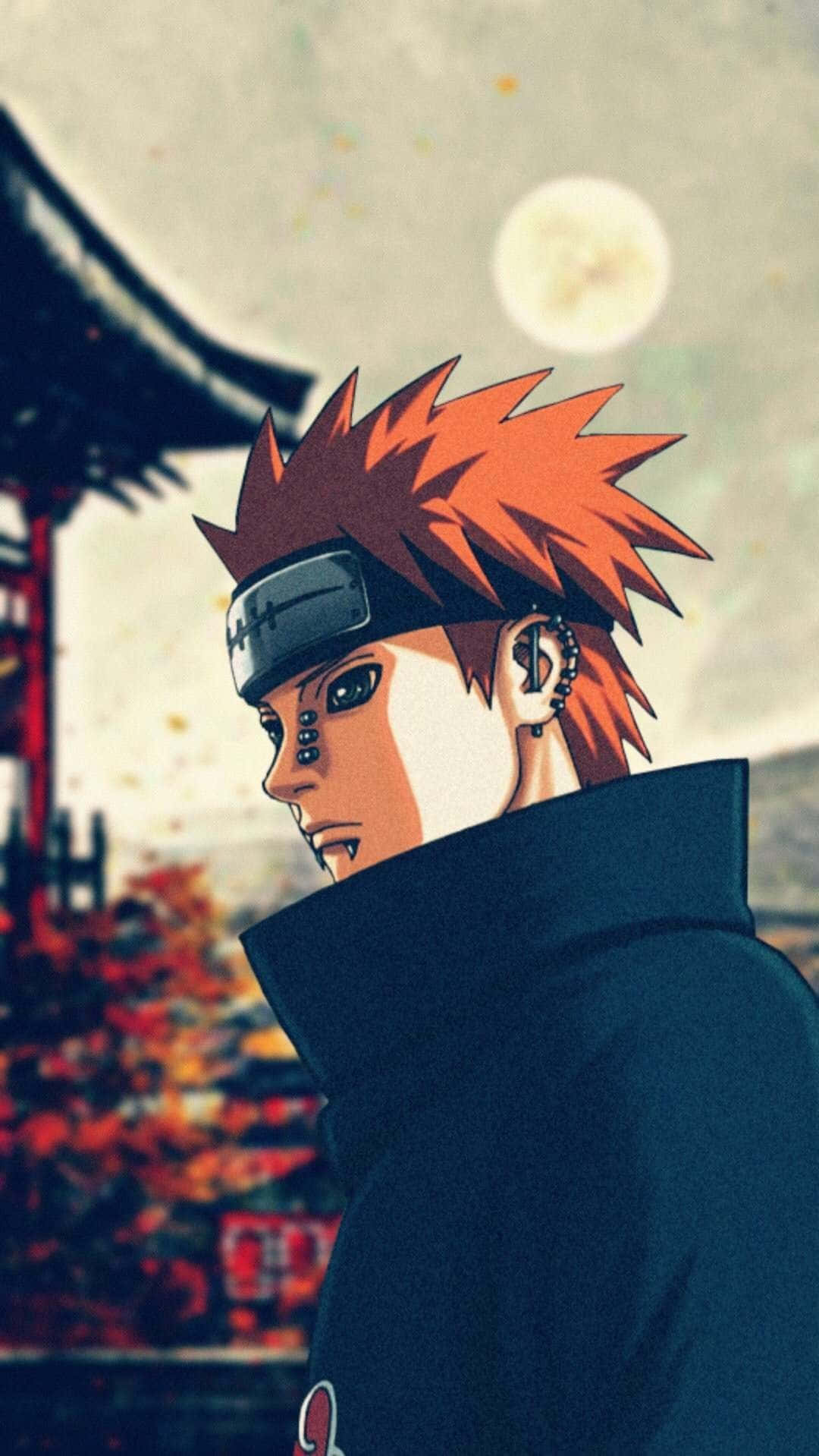 Akatsuki Yahiko 桌布 壁紙 — 動漫角色，擁有尖尖的橙色頭髮和頭帶，側面站在月光照耀下的秋日神社背景下。