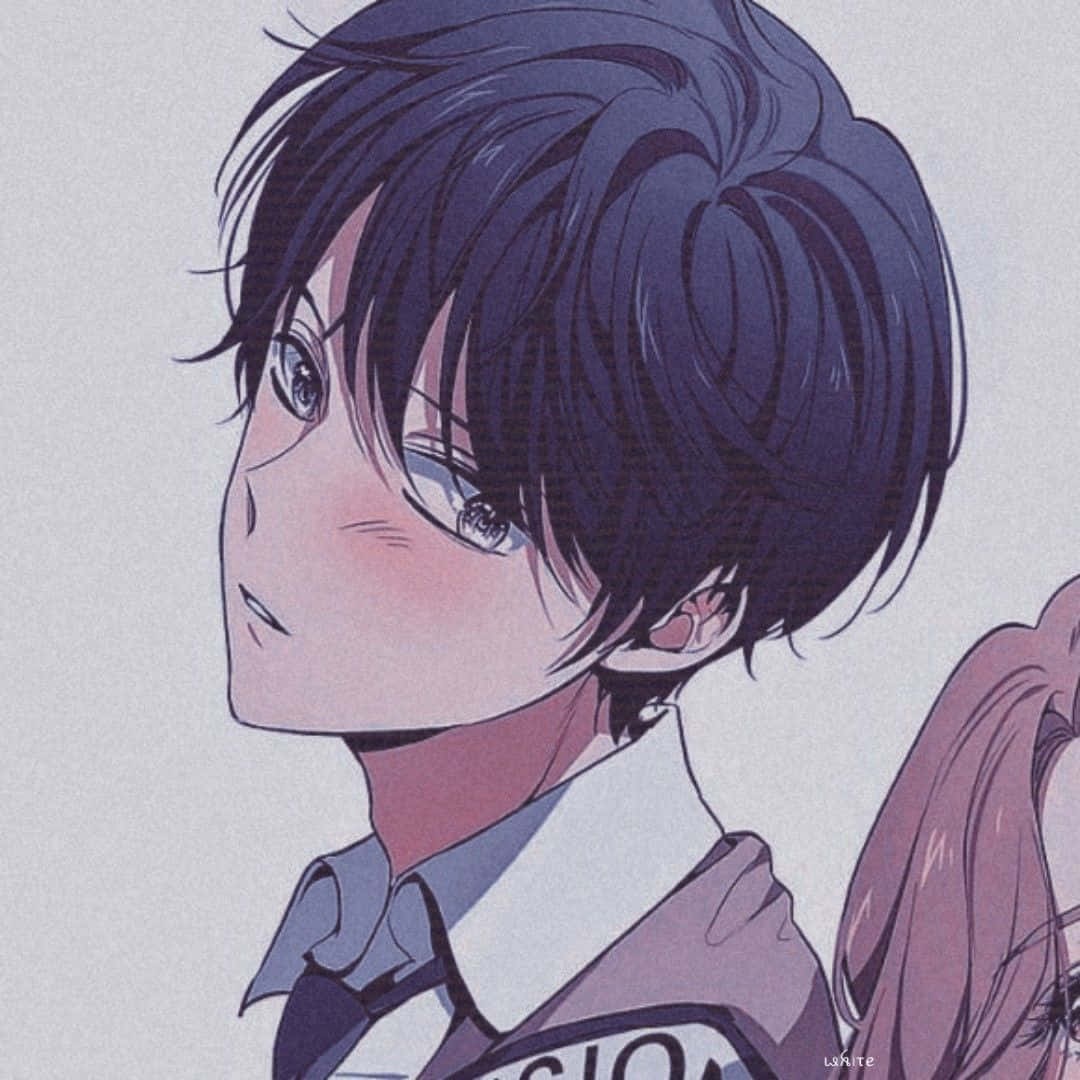 動畫男孩，深色頭髮，臉頰泛紅，側視。