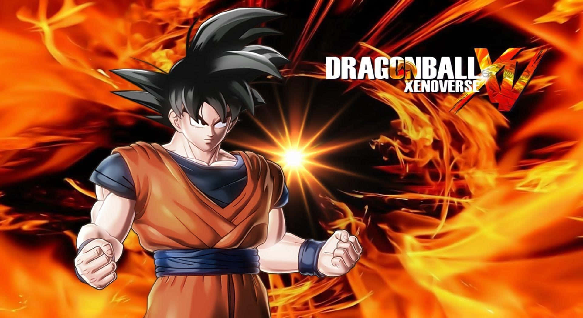 Dragon Ball Xenoverse 桌布 壁紙 — 動漫角色悟空以戰鬥姿勢站立，被熾熱的橙色能量包圍，背後閃耀著龍珠超宇宙的標誌。