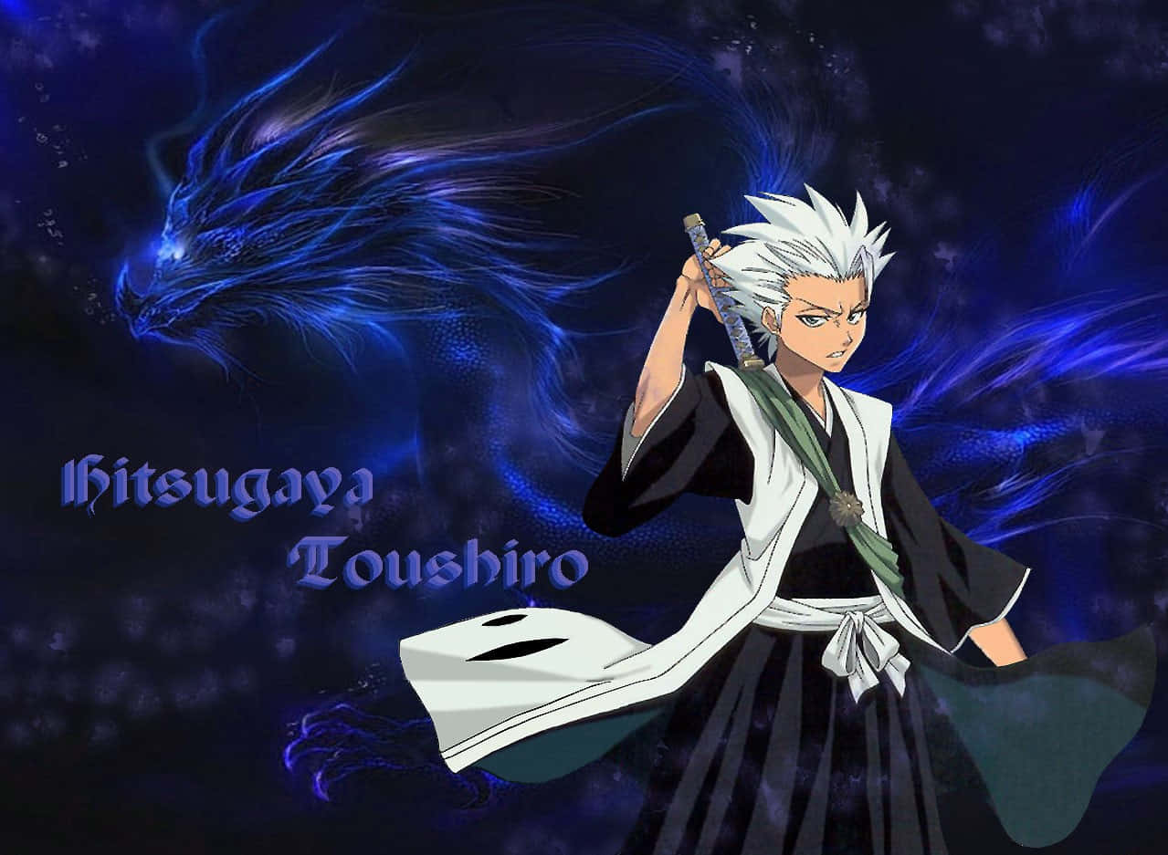 Toshiro Hitsugaya 桌布 壁紙 — 動漫角色日番谷冬獅郎持劍站立，身後一條發光的藍色龍在黑暗的宇宙背景下盤旋。