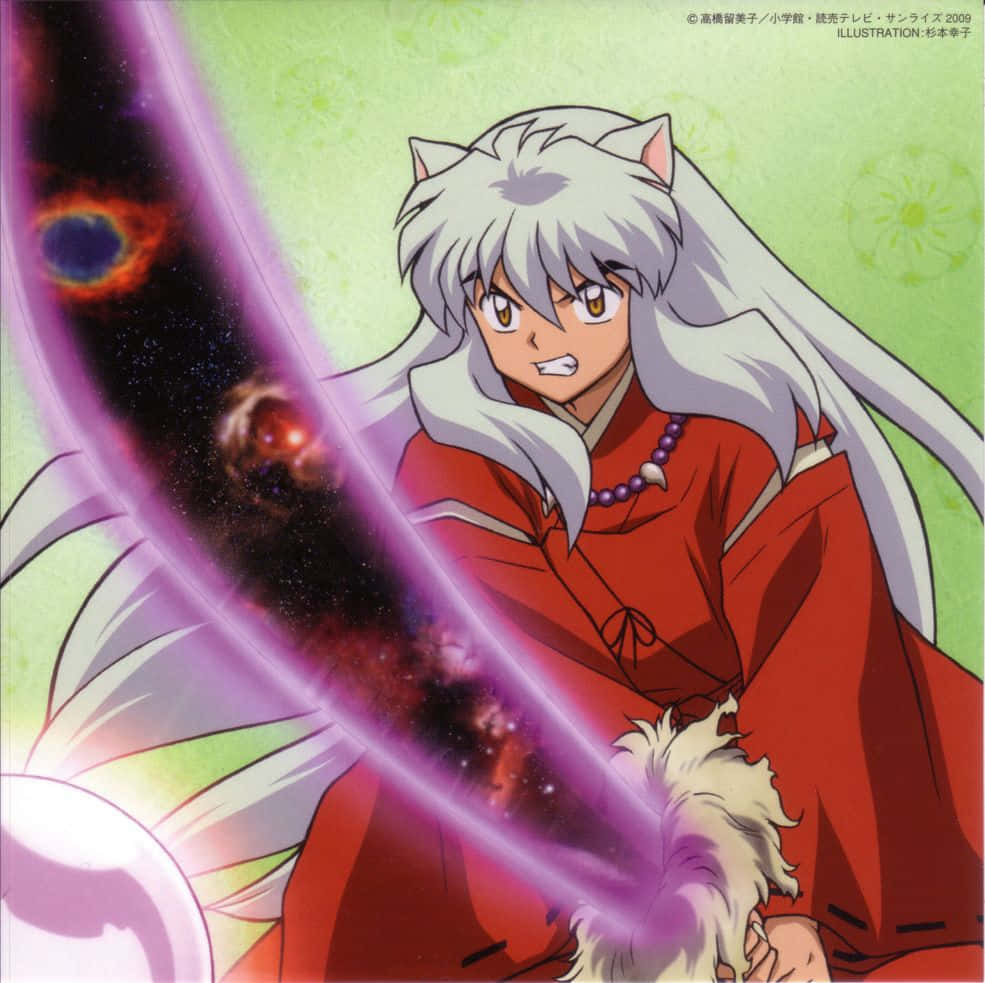 Inuyasha And Tessaiga 桌布 壁紙 — 動漫角色犬夜叉在帶有星雲和星星的宇宙背景下揮舞著一把發光的紫色劍。
