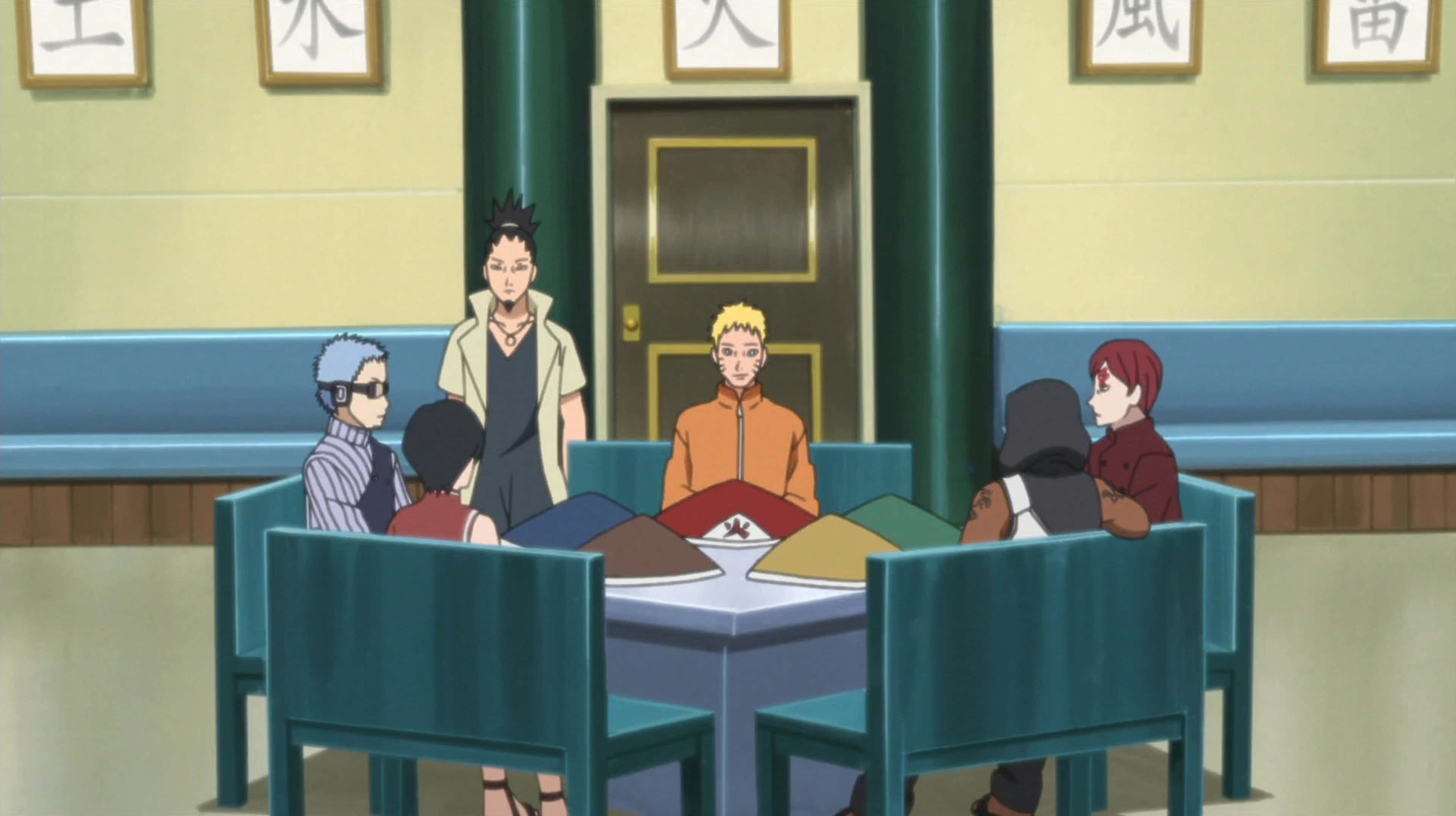 Five Kage Summit 桌布 壁紙 — 動漫角色聚集在教室的桌子周圍，牆上掛著裱框的漢字。