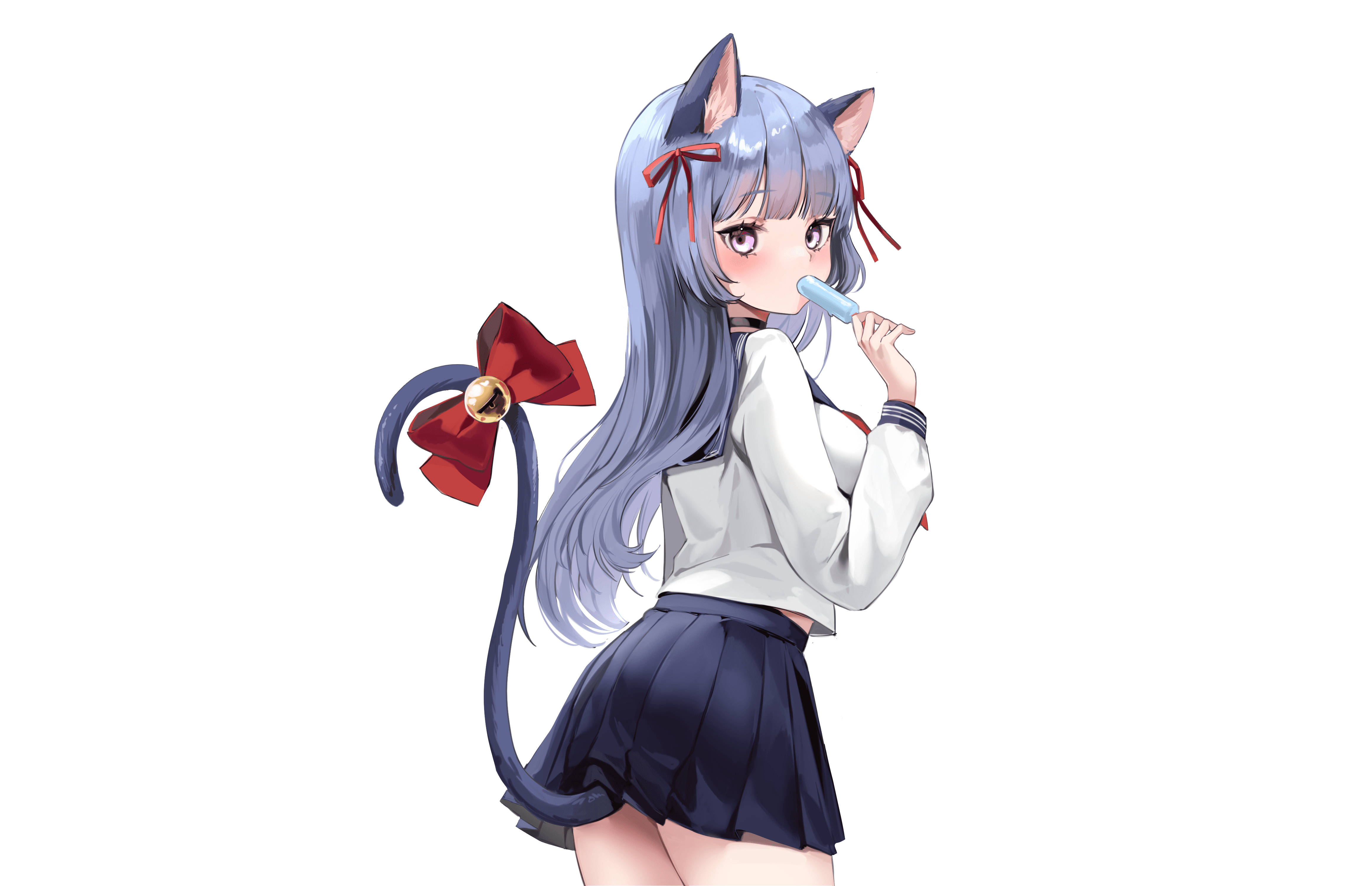 動漫貓女孩吃冰棒 壁紙 — 一個可愛的動漫女孩，有貓耳和貓尾，穿著校服，在純白背景前享受冰棒。