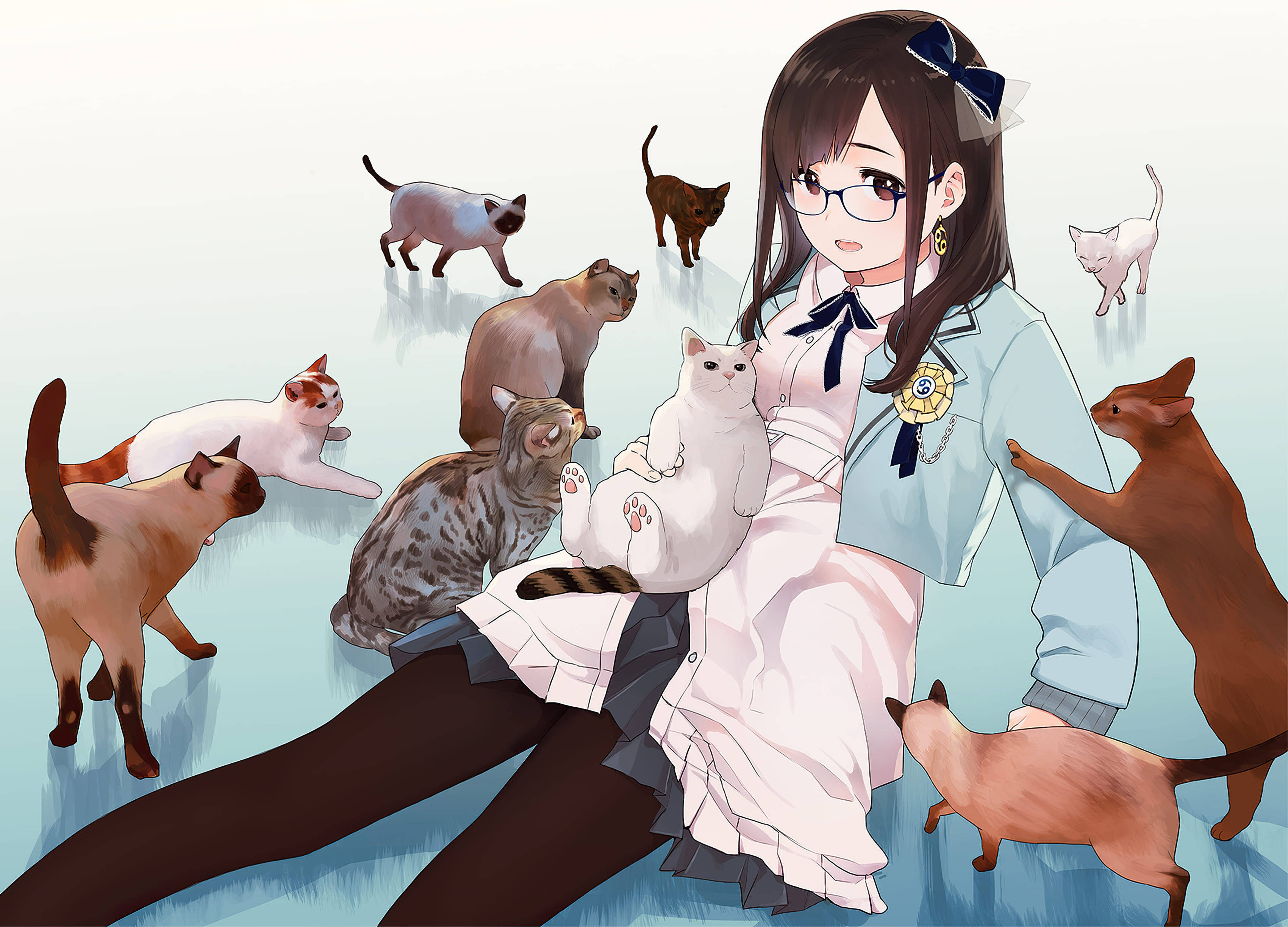 動漫貓與制服女孩 壁紙 — 一個穿著校服的年輕動漫女孩坐在柔和的漸變背景前，被眾多不同品種和顏色的貓咪包圍。