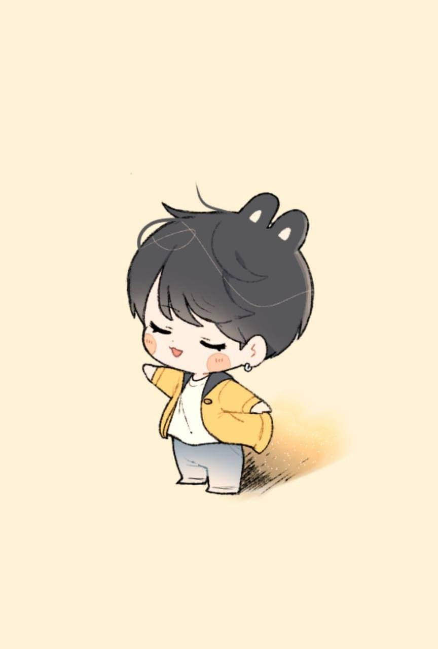 動漫風 Jungkook 淡黃色美學 壁紙 — 一個可愛的Q版男孩，深色頭髮，黃色外套，站在柔和的米色背景前微笑。