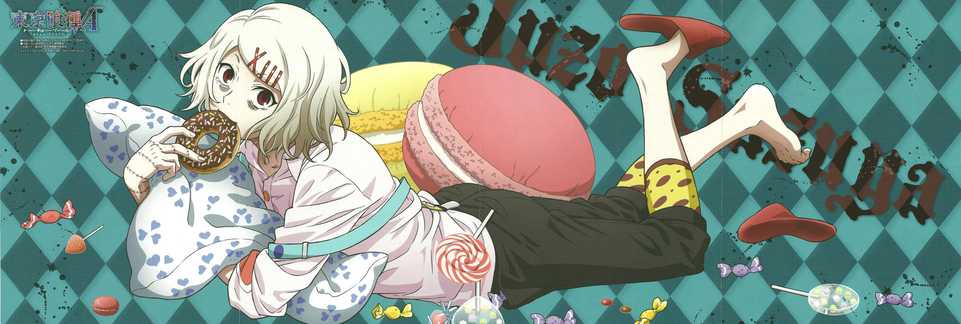 動畫《Tokyo Ghoul》主角鈴屋 壁紙 — 一位白髮動漫少女穿著浴衣，在青綠色菱形圖案背景上，於超大型糖果間休息。
