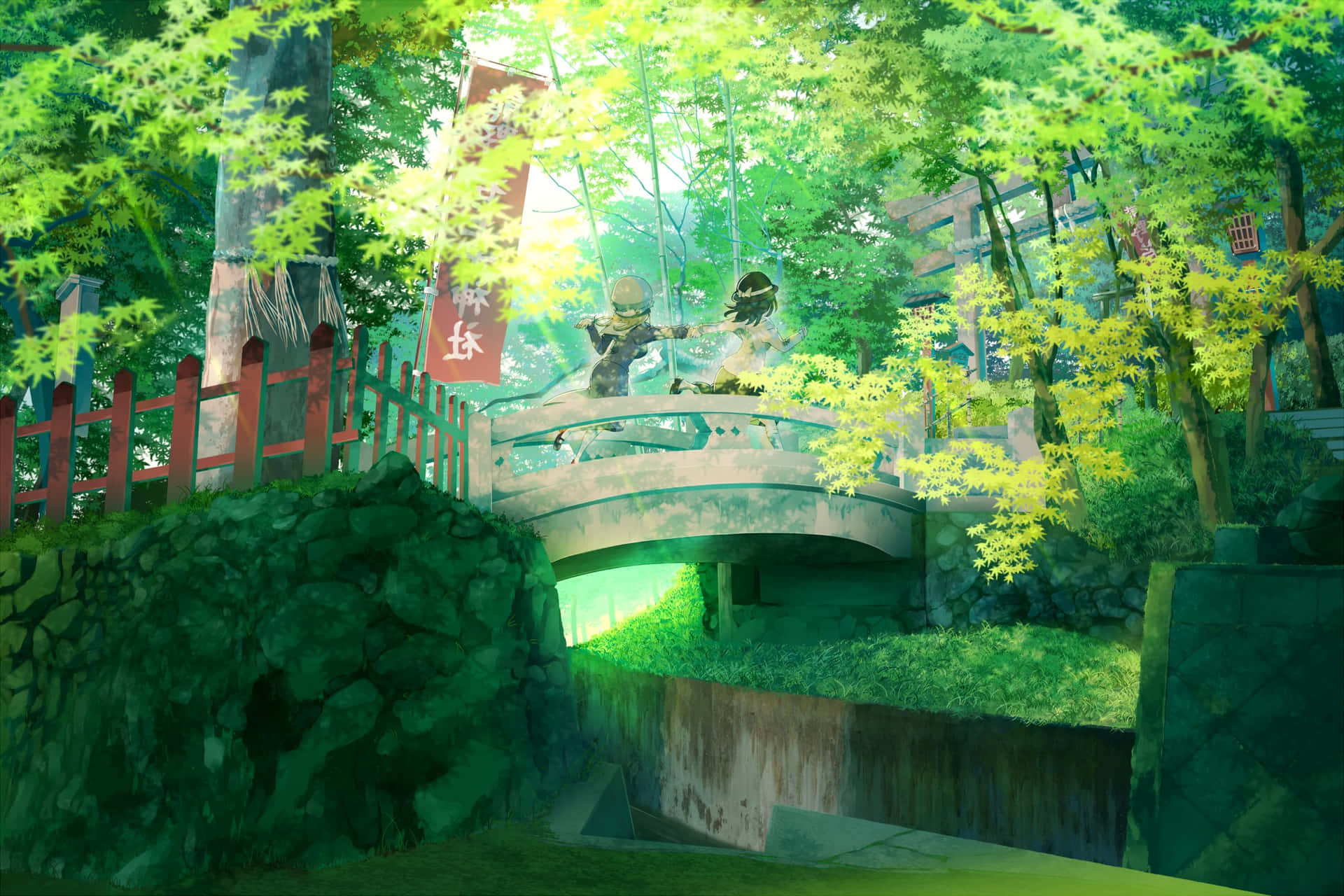 動畫公園少女橋樑背景 壁紙 — 兩個動漫角色坐在石橋上，周圍是茂密的綠樹和鮮豔的樹葉，在明亮的陽光下。