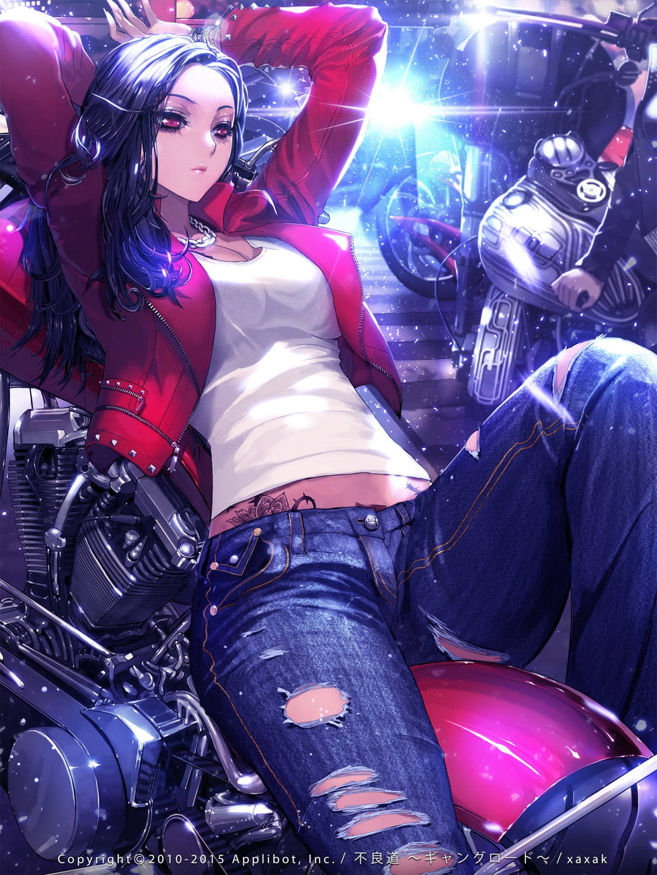 動漫女孩身穿紅色外套和破洞牛仔褲，在霓虹燈下靠在一輛摩托車上。