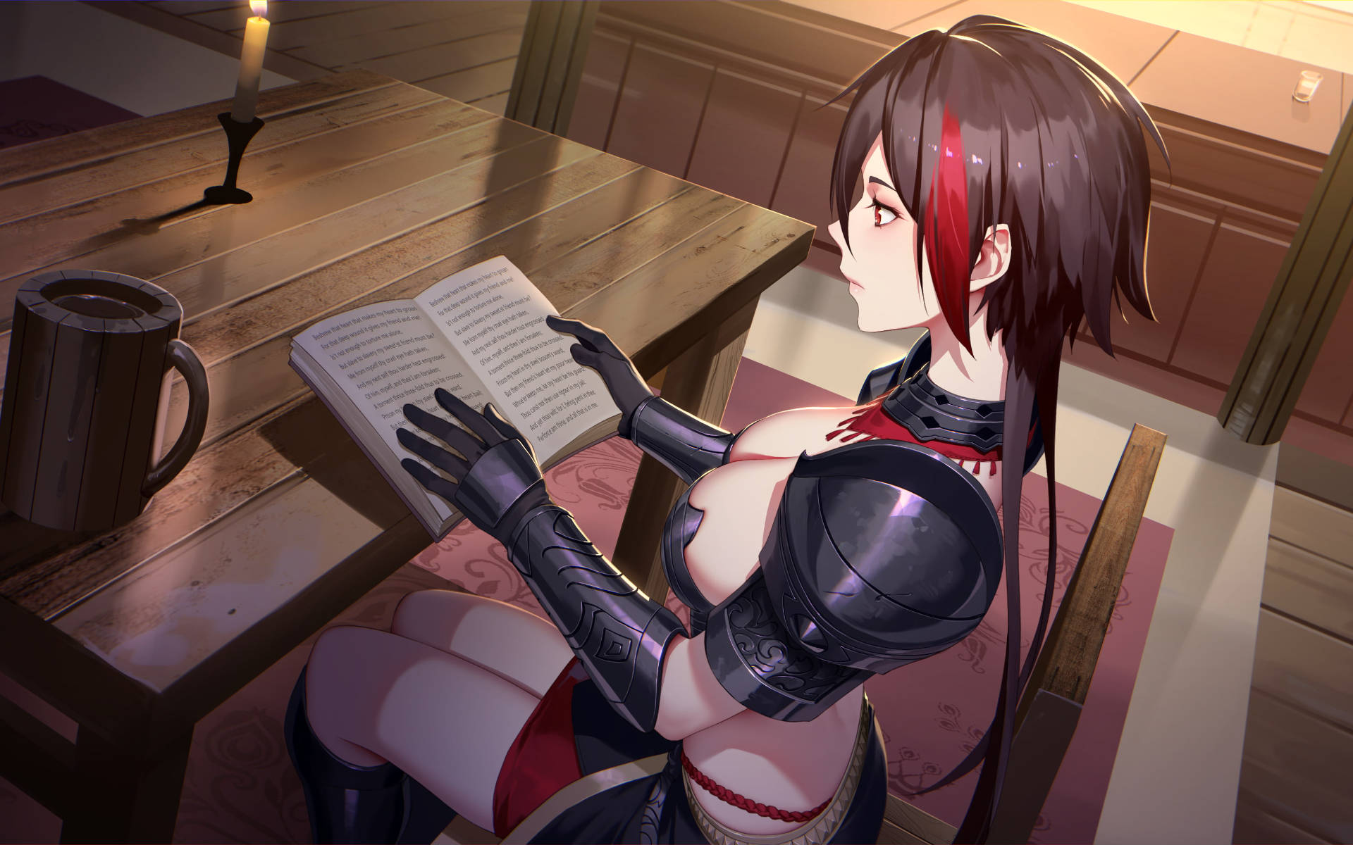 動畫女性讀書 壁紙 — 一位身穿黑色盔甲的女騎士在舒適的房間裡，在燭光下於木桌上閱讀一本書。
