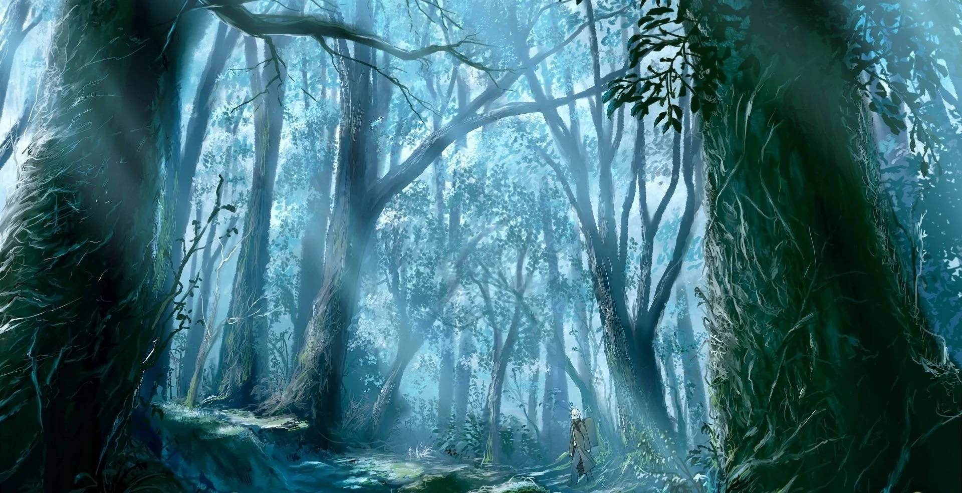 動畫森林景觀 壁紙 — 一個孤獨的身影走過迷霧藍綠色的森林，高聳的古樹和斑駁的陽光透過茂密的樹冠灑落。