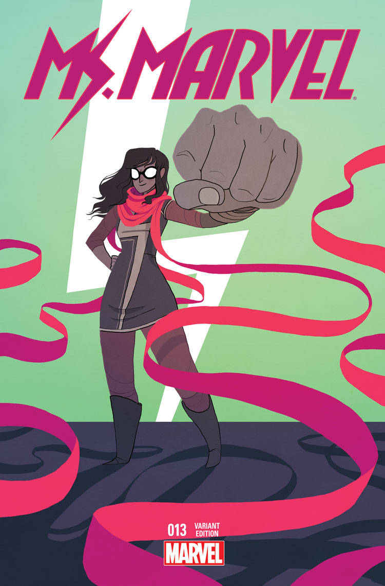 動畫海報中的英勇 Ms Marvel 壁紙 — Ms Marvel 自信地站立，身後有巨大的拳頭和粉紅色能量帶，背景為綠色和白色。