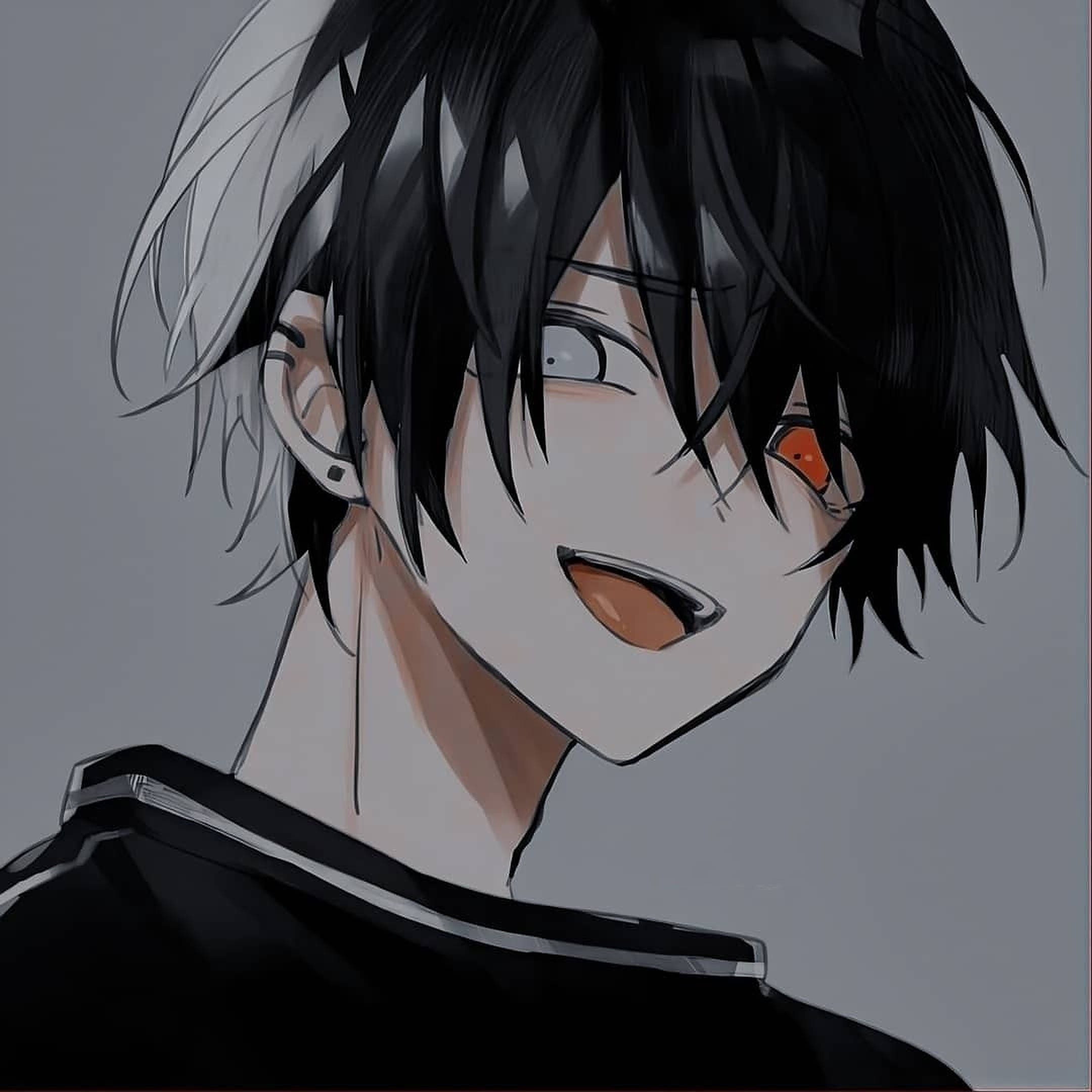 Anime PFP 桌布 壁紙 — 動畫男孩，黑白色頭髮，一隻橙色眼睛，在灰色背景上微笑。