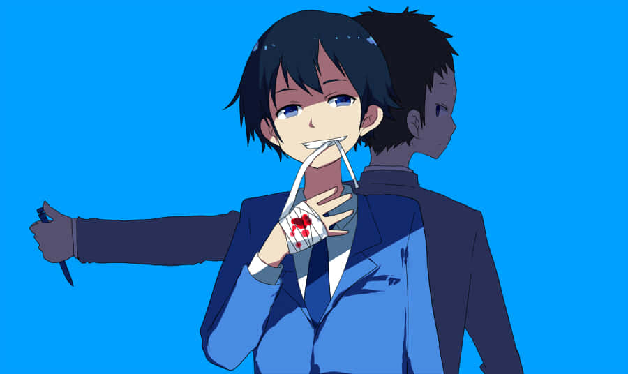 Aoba Kuronuma 桌布 壁紙 — 動畫男孩穿著藍色西裝用吸管喝牛奶，身後陰影人物拿著刀，背景為明亮的藍色。