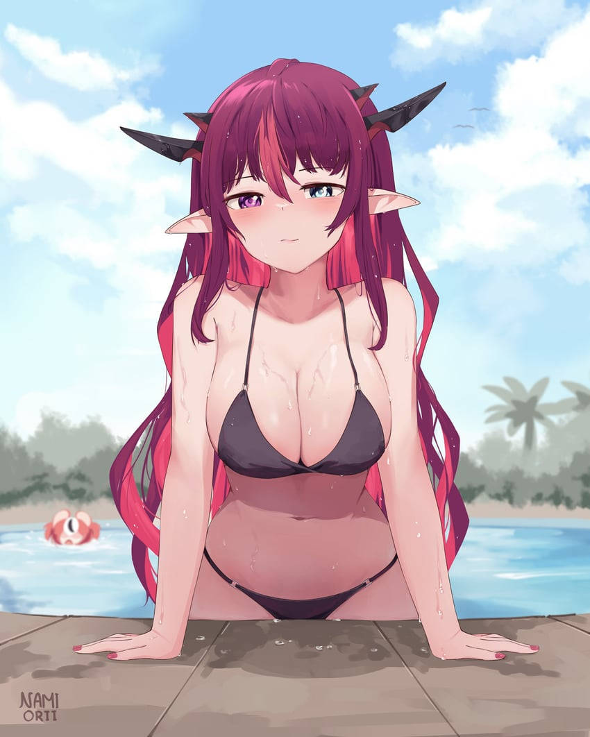 動漫女孩惡魔耳朵黑色比堅尼泳池邊晴天
