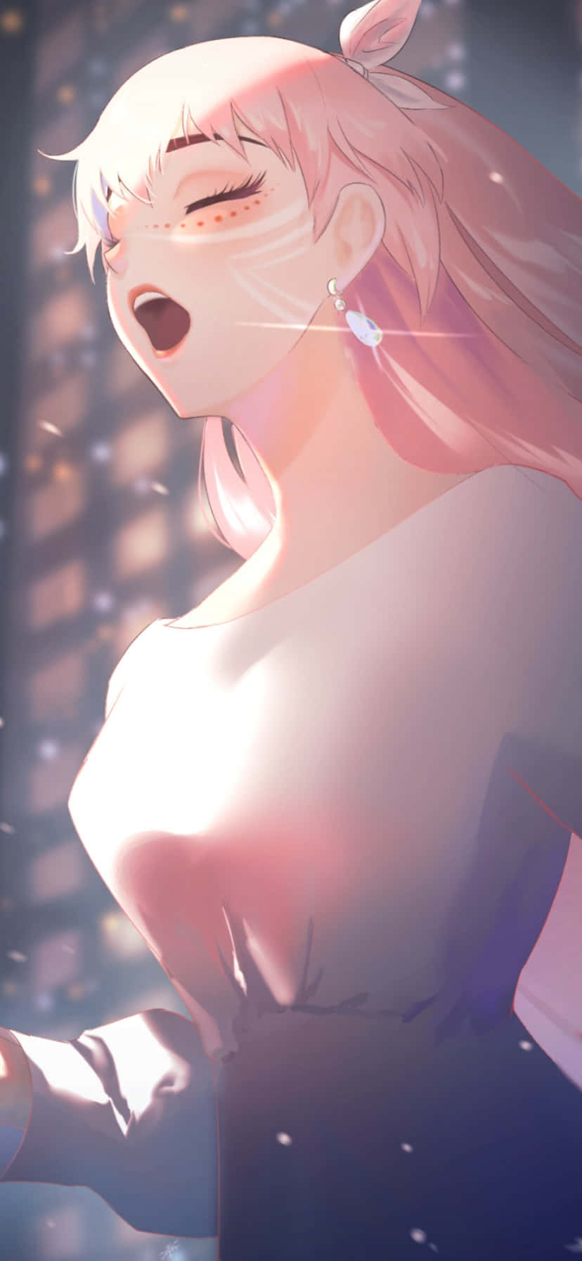 粉紅色頭髮的動漫女孩在柔和的光芒中閉著眼睛微笑。