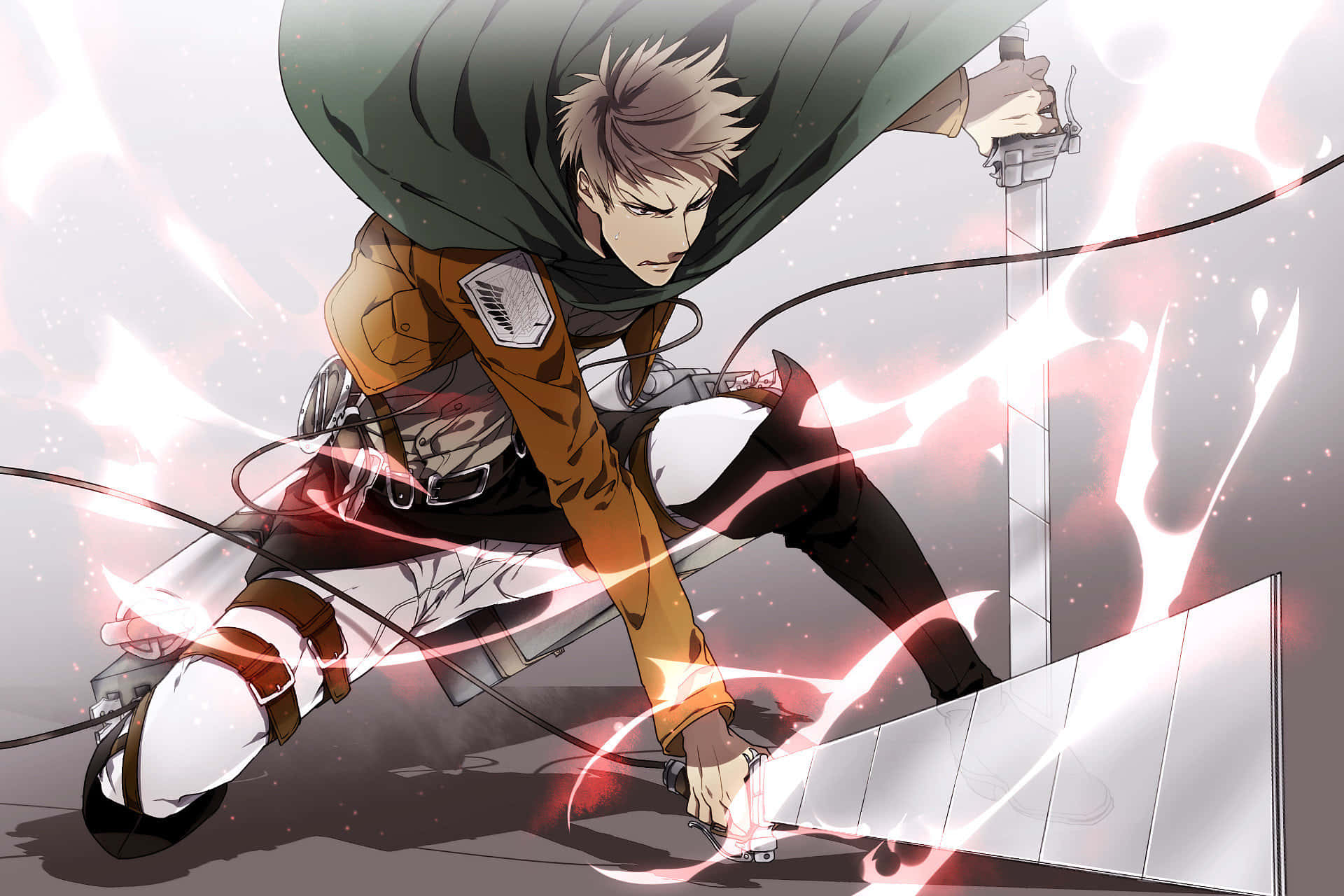 Jean Kirstein 桌布 壁紙 — 動畫角色身穿橙色制服和綠色斗篷，在明亮的白色背景上使用帶有發光紅色能量軌跡的機動裝置。