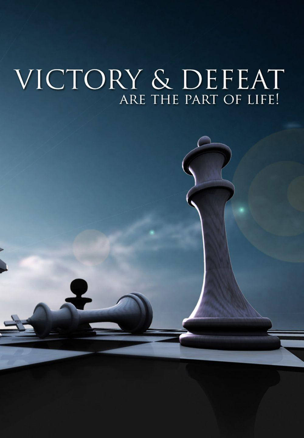 勝利與失敗格言 壁紙 — 在陰沉的暮色天空下，一個高大的國王棋子勝利地站在棋盤上倒下的棋子之上。