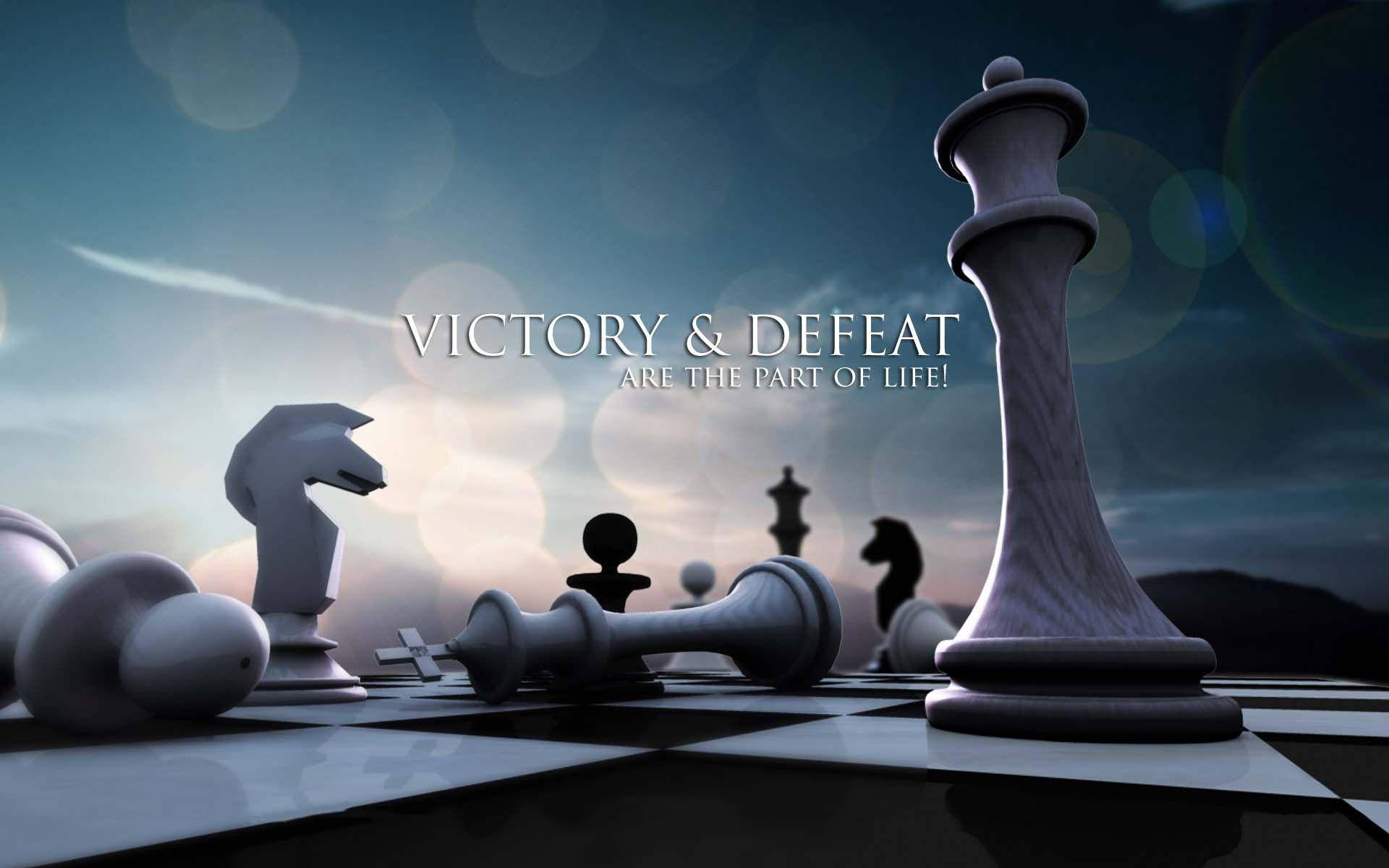 勝利與敗北棋盤 壁紙 — 國際象棋棋子立於棋盤上，背景為暮色天空，並有文字「勝利與失敗是人生的一部分」。