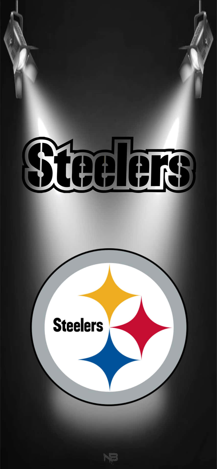 舞台燈光下的 Steelers 標誌，上方有球隊名稱。