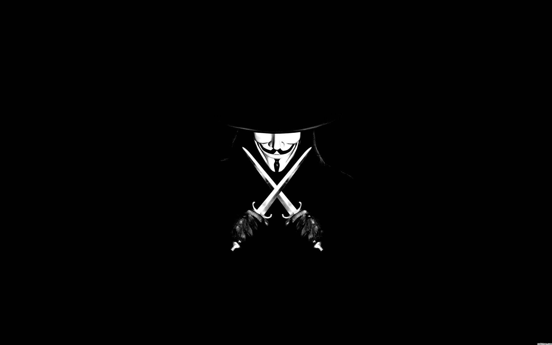 匿名者的面具——勇氣與革命的象徵 壁紙 — 一個戴面具的人物在虛空背景上交叉劍的鮮明黑白剪影。