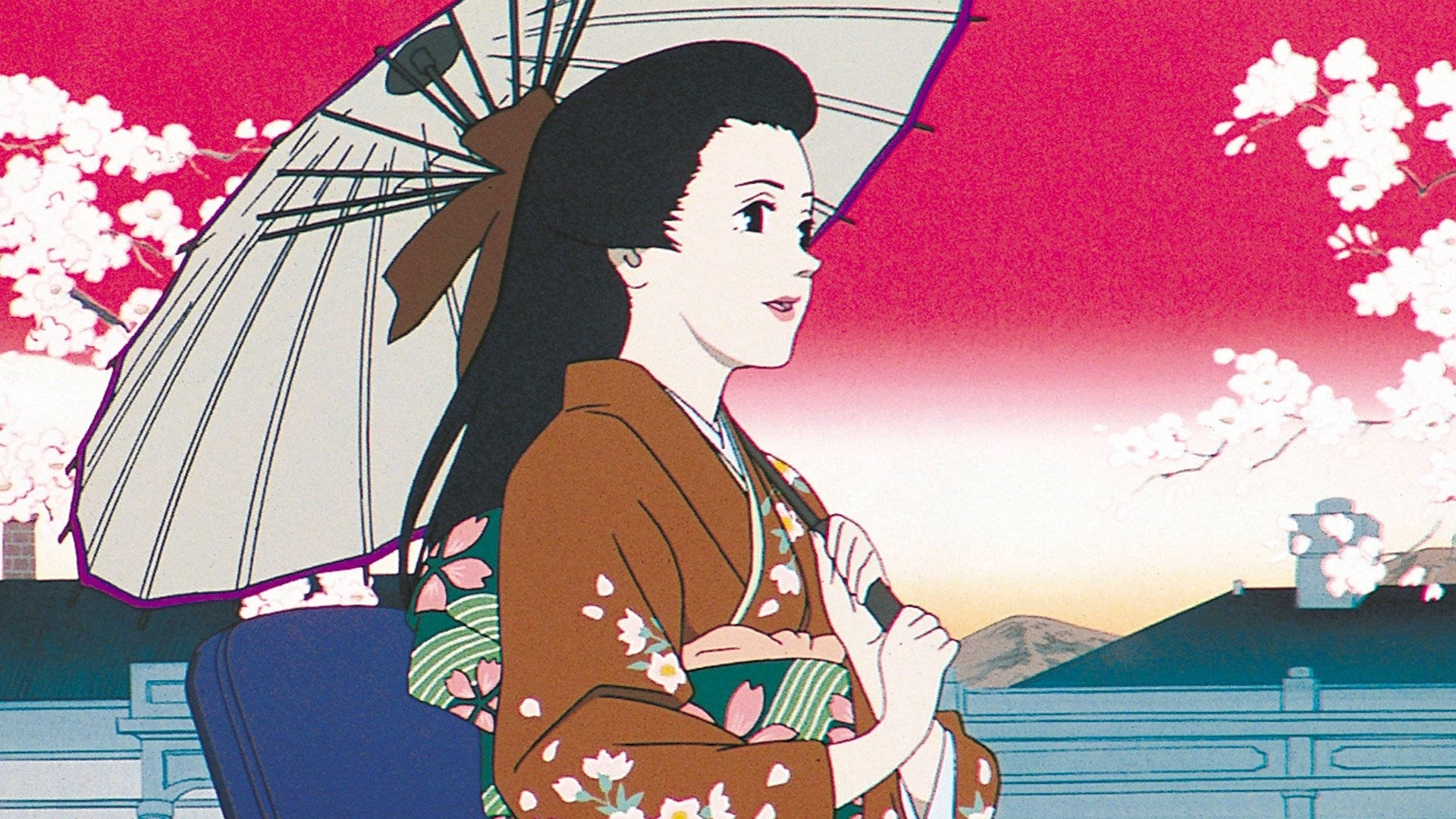 《千年女優》中的藤原千代子 壁紙 — 一位寧靜的動漫藝妓穿著花卉和服，在充滿活力的粉紅色夕陽和櫻花背景下撐著紙傘。