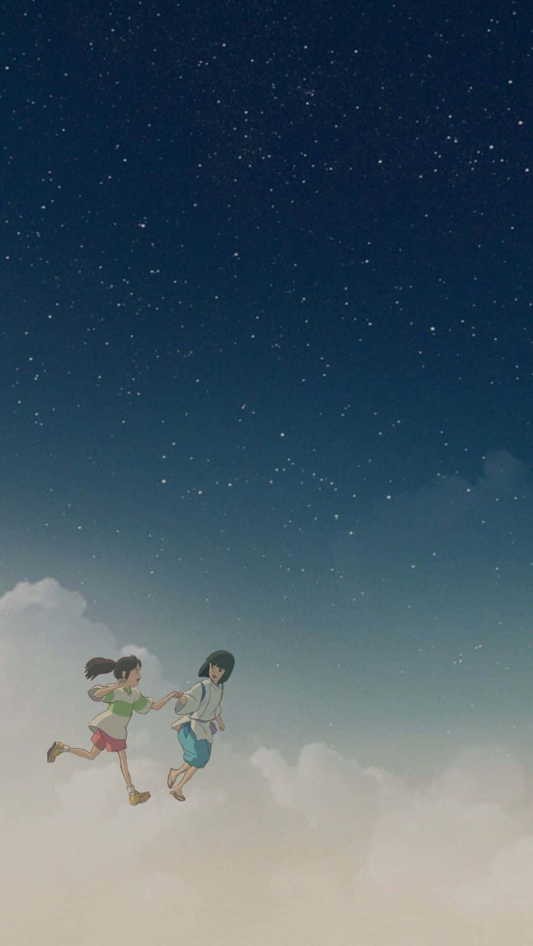 兩個女孩在星空下手牽手穿過雲層奔跑。