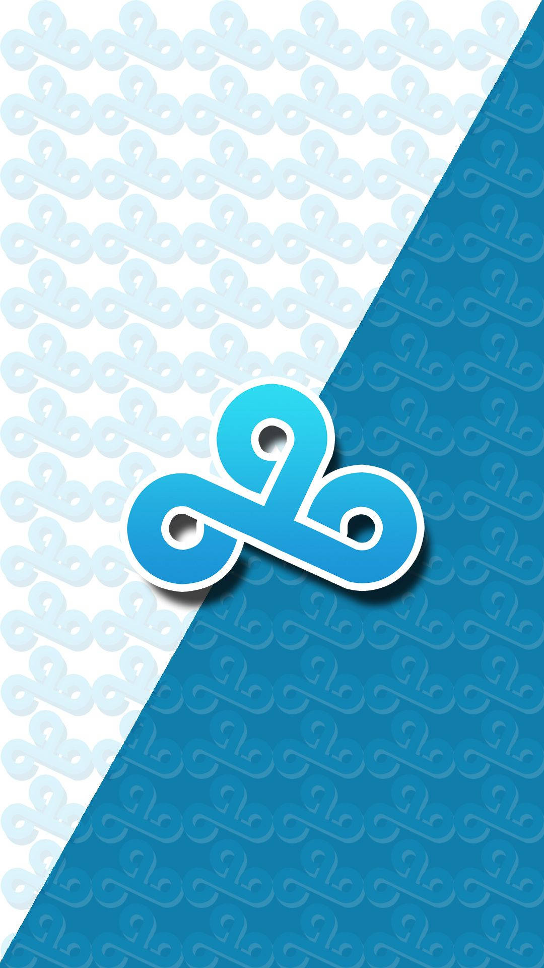 半藍半白Cloud9標誌 壁紙 — 一個帶有白色輪廓的風格化藍色標誌位於淺藍色和深藍色重複圖案背景的對角線分割處。