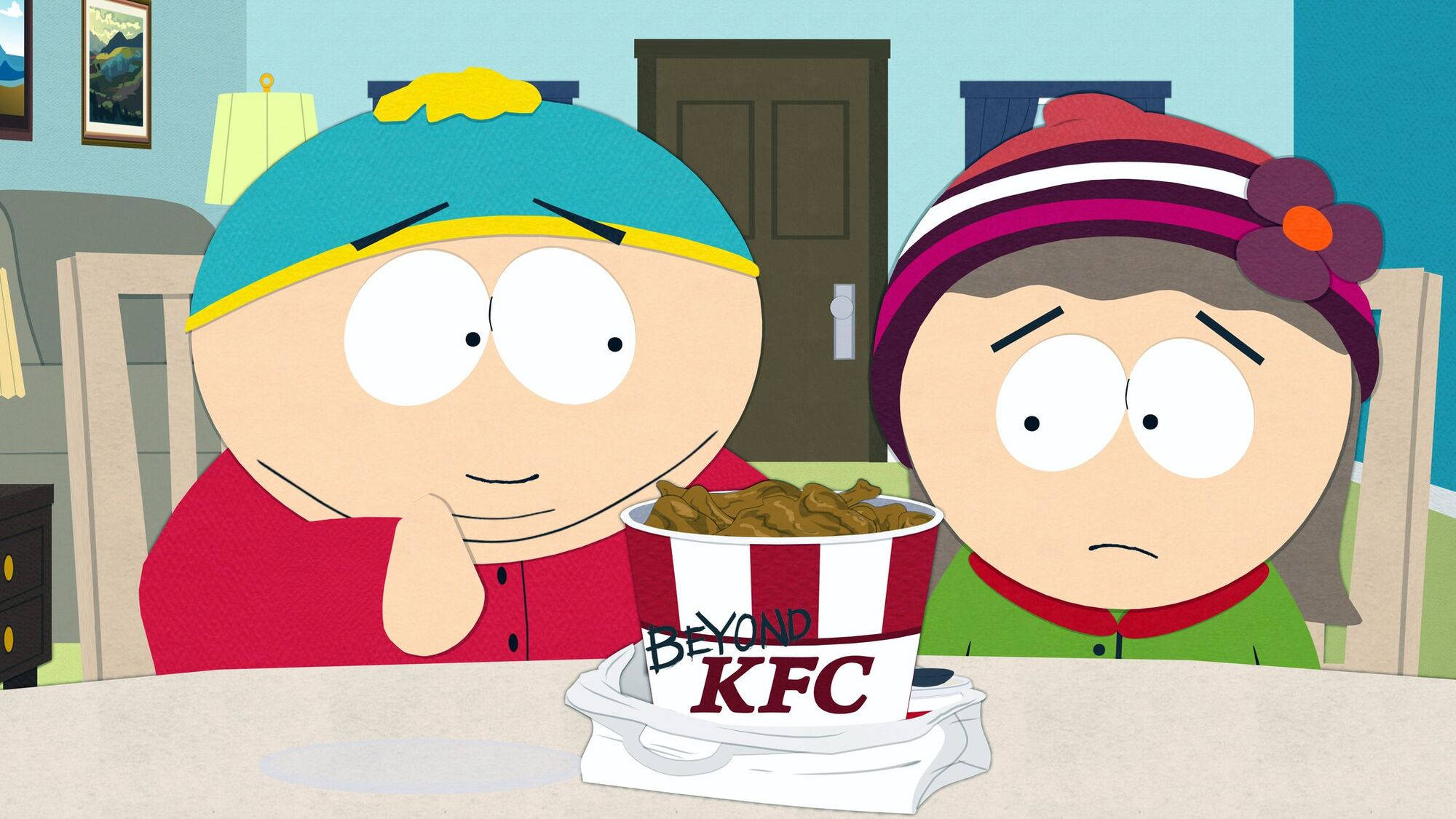 南方四賤客：Eric Cartman 與 Heidi Turner 壁紙 — 兩個卡通小孩坐在桌子前，盯著一桶 Beyond KFC 食物，一個微笑，另一個皺眉。