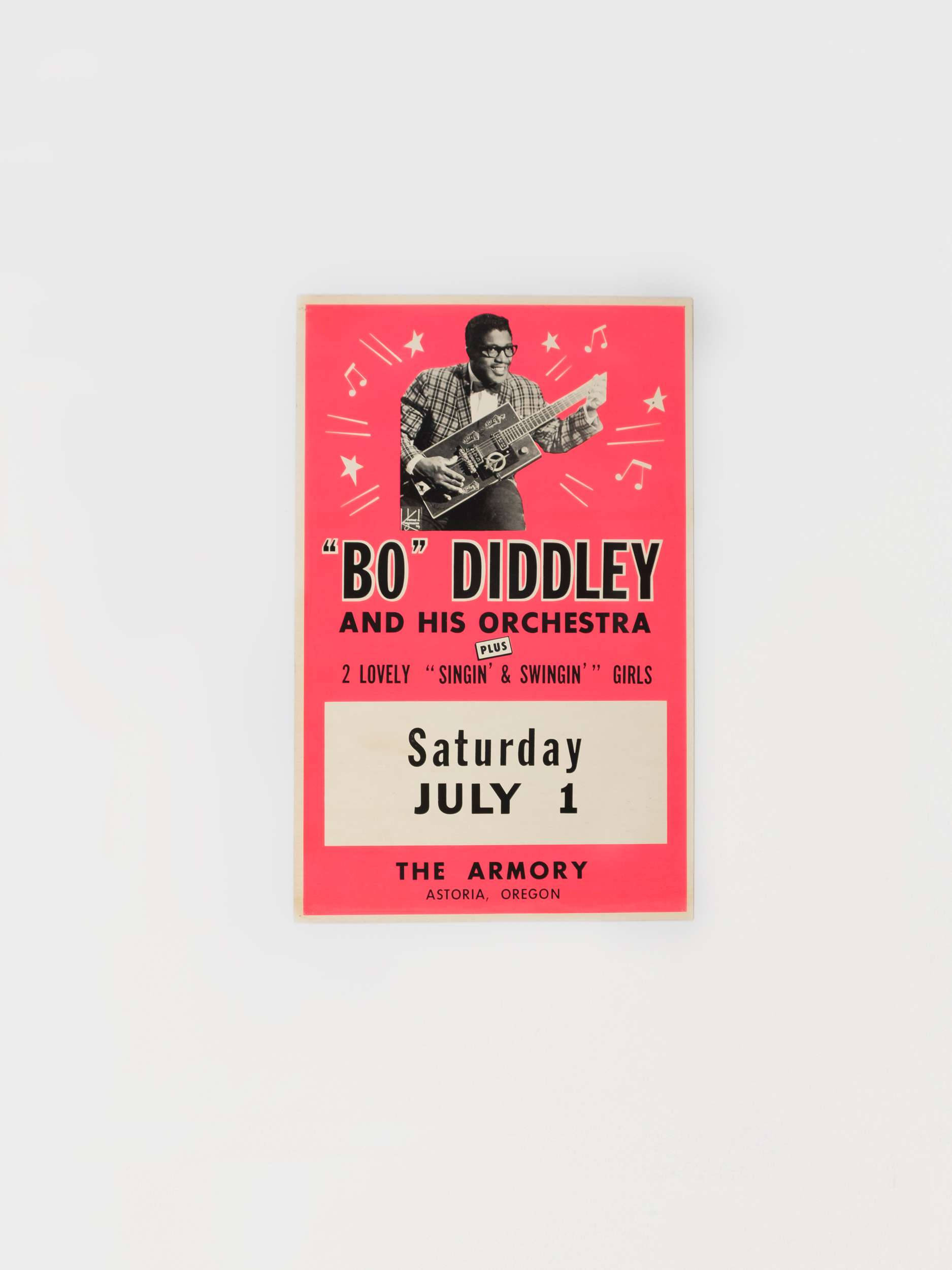 博·迪德利音樂會門票 壁紙 — Bo Diddley 及其樂團的復古粉紅色音樂會海報，特色是音樂家彈結他的黑白照片，背景為亮粉紅色，帶有星星和音符。