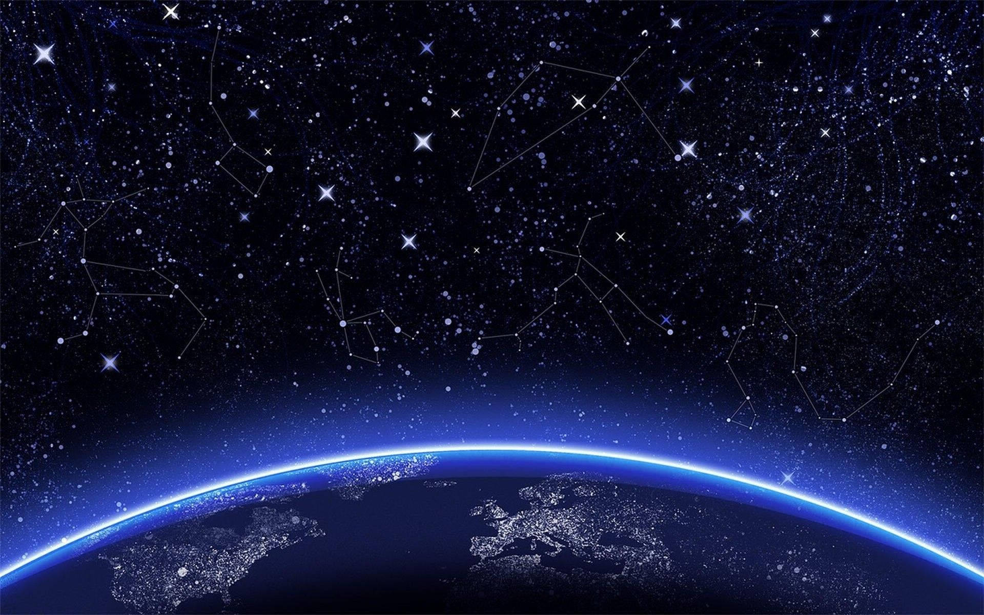 占星星座星群 壁紙 — 令人嘆為觀止的地球彎曲地平線景觀，在充滿閃爍星座的廣闊星空下，城市燈光閃耀。