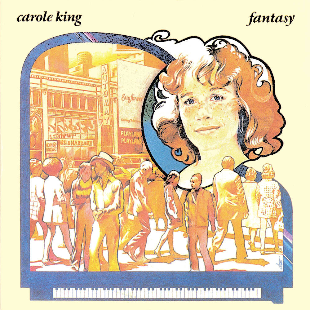 卡蘿·金幻想肖像畫 壁紙 — 一幅風格化的插圖，描繪卡洛爾·金（Carole King）的臉龐出現在陽光明媚的城市街道上的人群上方，並以鋼琴鍵盤作為框架。