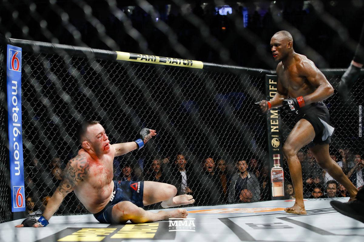 UFC拳手在激烈比賽中被擊倒在八角籠中