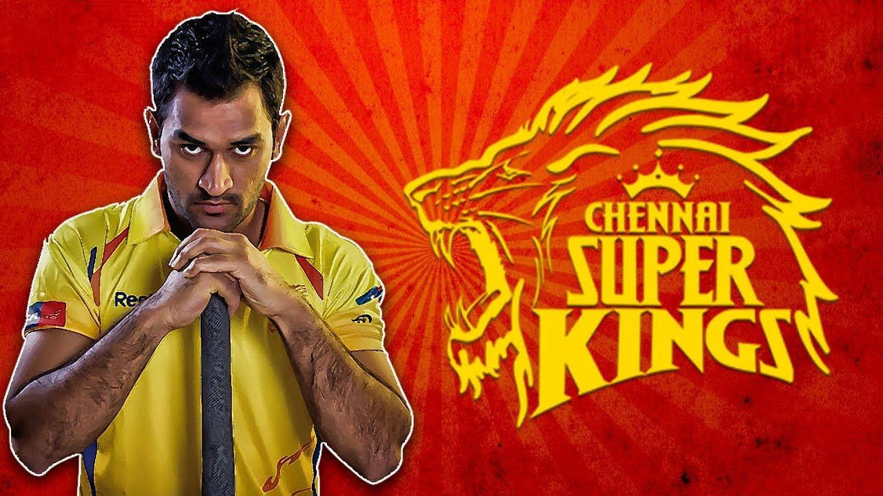 身穿黃色球衣的板球運動員，紅色背景上有 Chennai Super Kings 標誌。