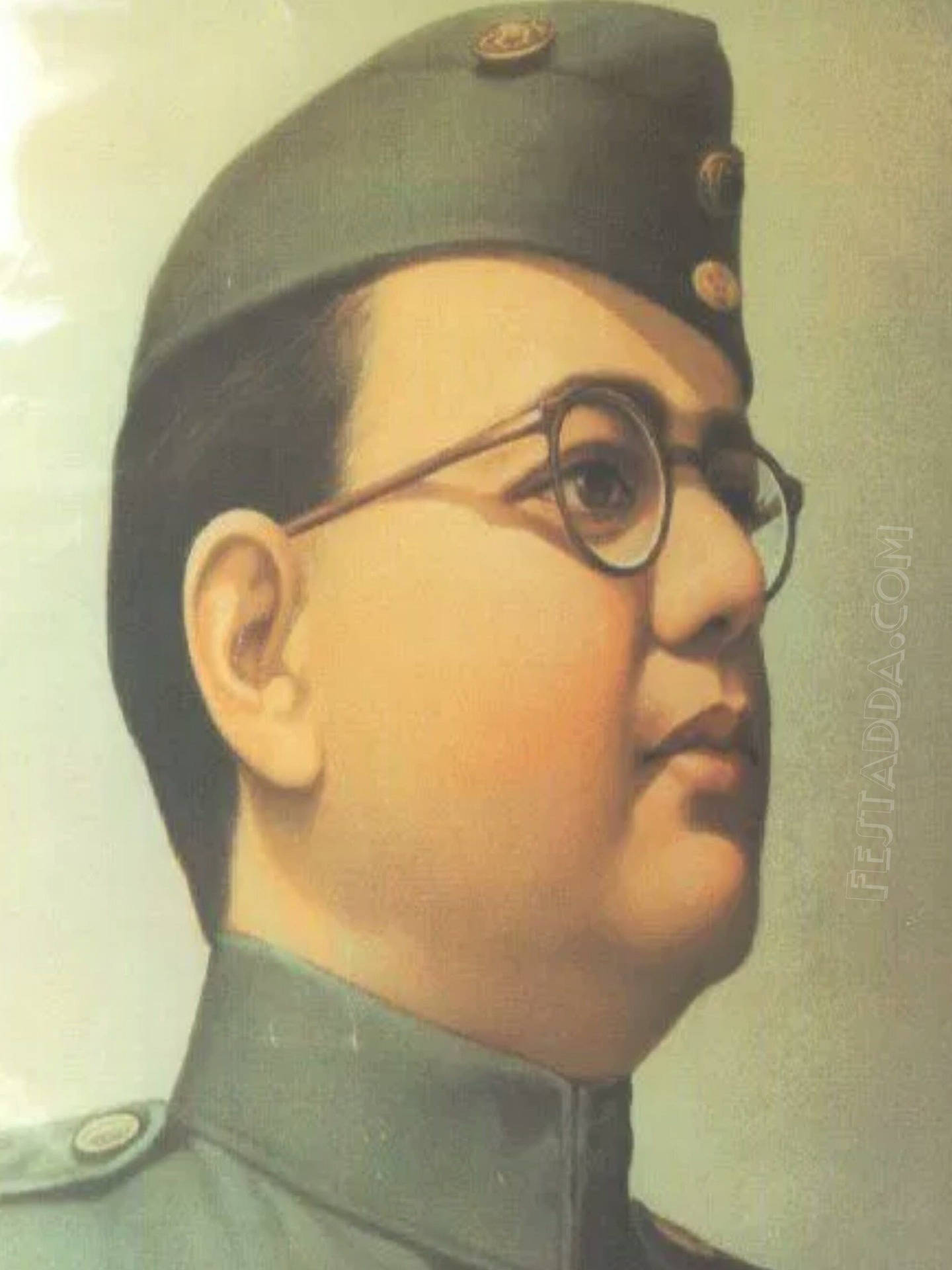 身穿軍服、戴圓框眼鏡的男子肖像。