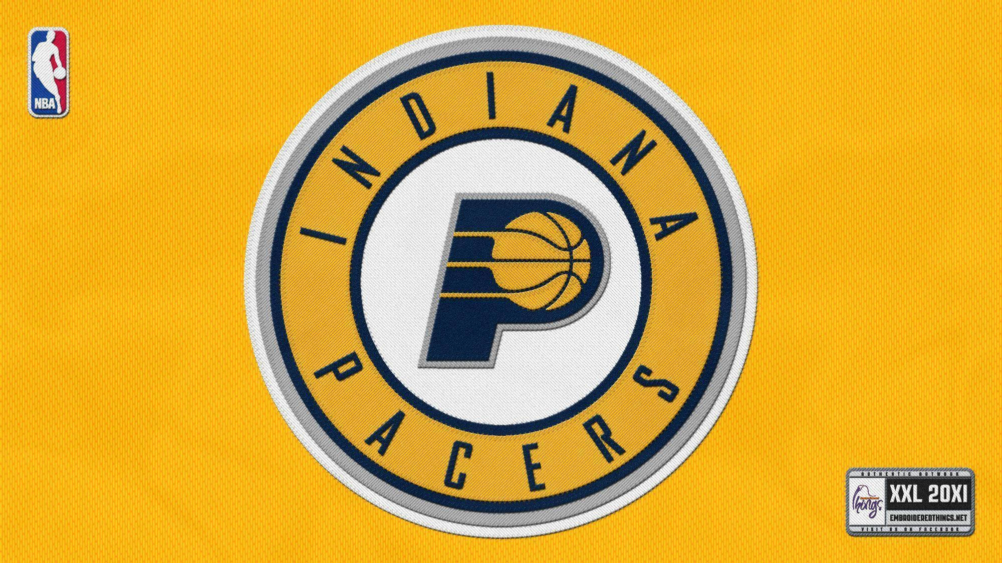 印第安納溜馬隊隊徽貼片 壁紙 — 印第安納溜馬NBA標誌近距離特寫，繡在亮黃色紋理球衣布料上。