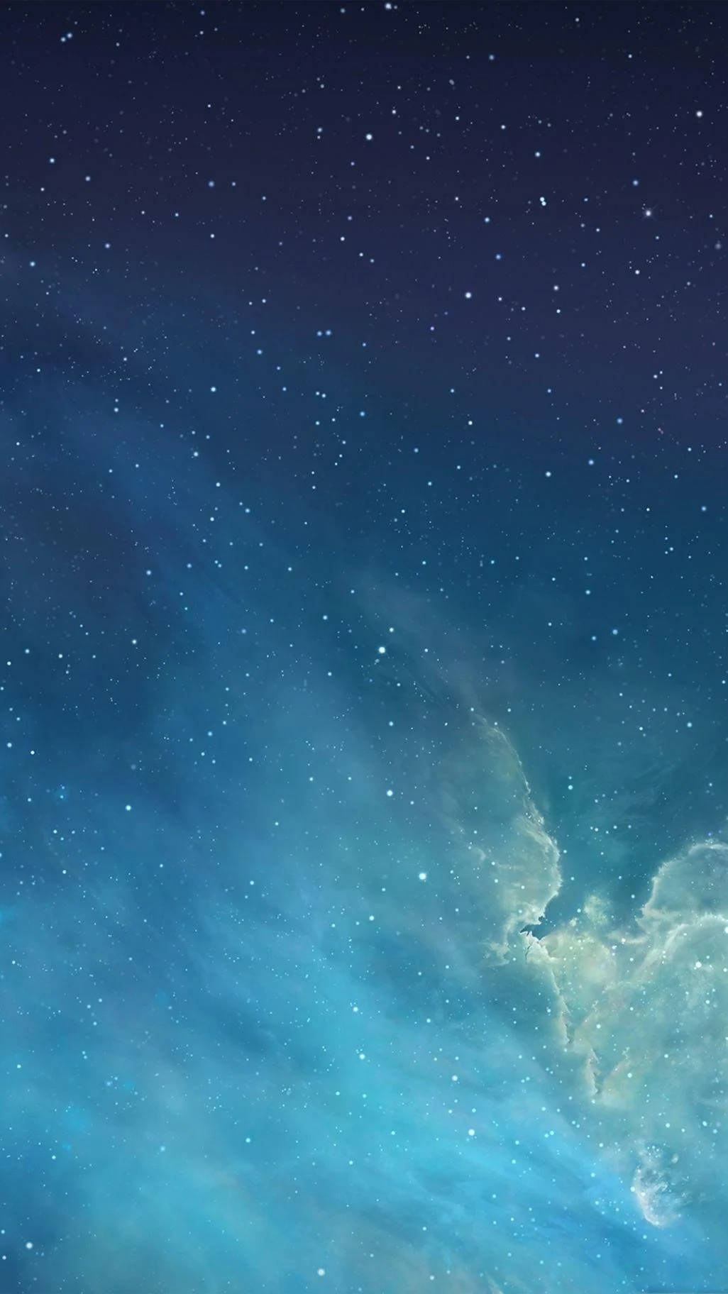 帶有發光藍色星雲和宇宙雲的星空夜景。