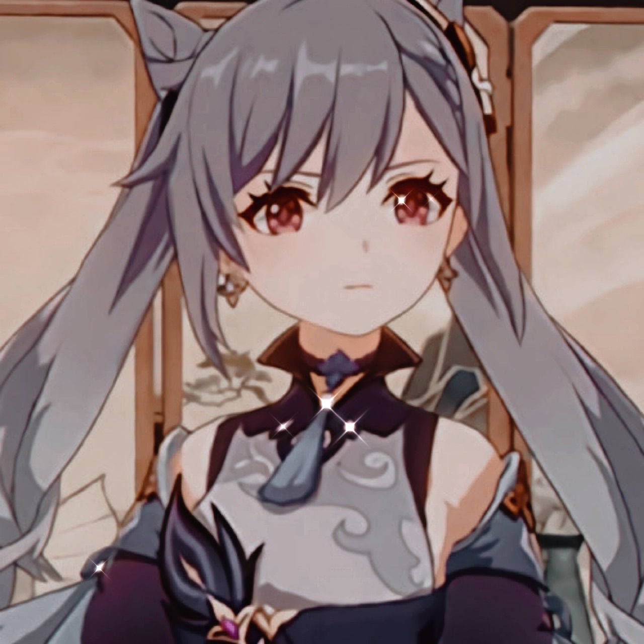 灰髮紅眼的動漫少女，身穿帶貓耳的奇幻服裝。