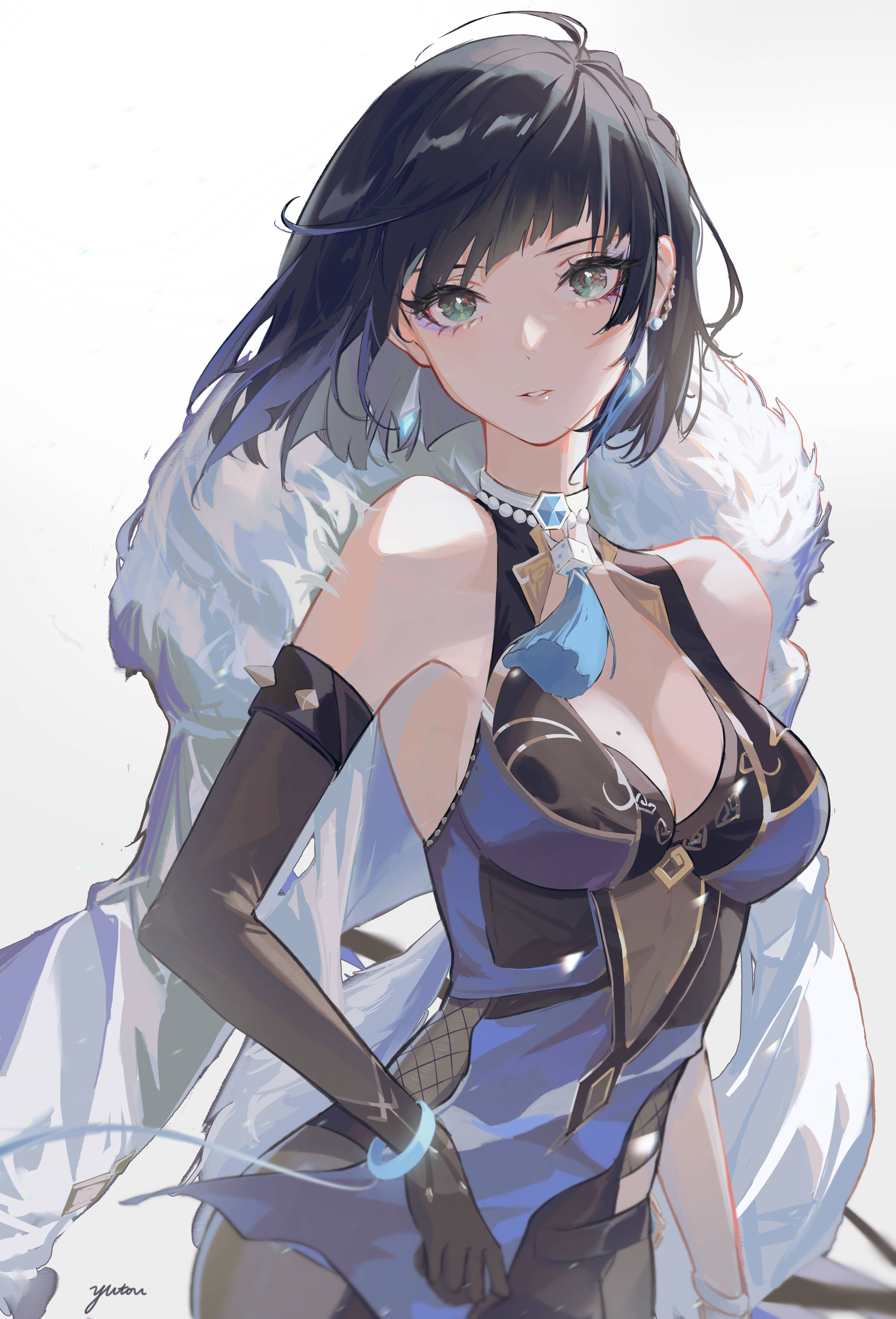 原神支援角色葉蘭 壁紙 — 一個美麗的動漫女孩，深色頭髮，綠色眼睛，穿著藍色和黑色的服裝，白色毛領，背景簡潔。