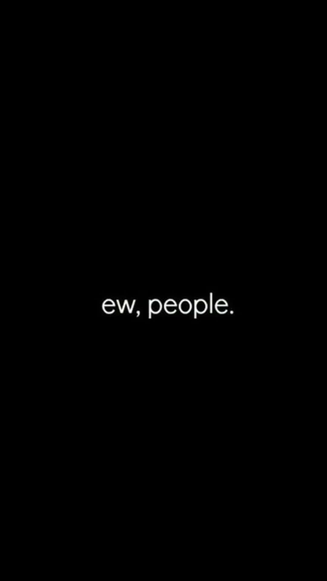 黑色背景，白色文字「ew people」