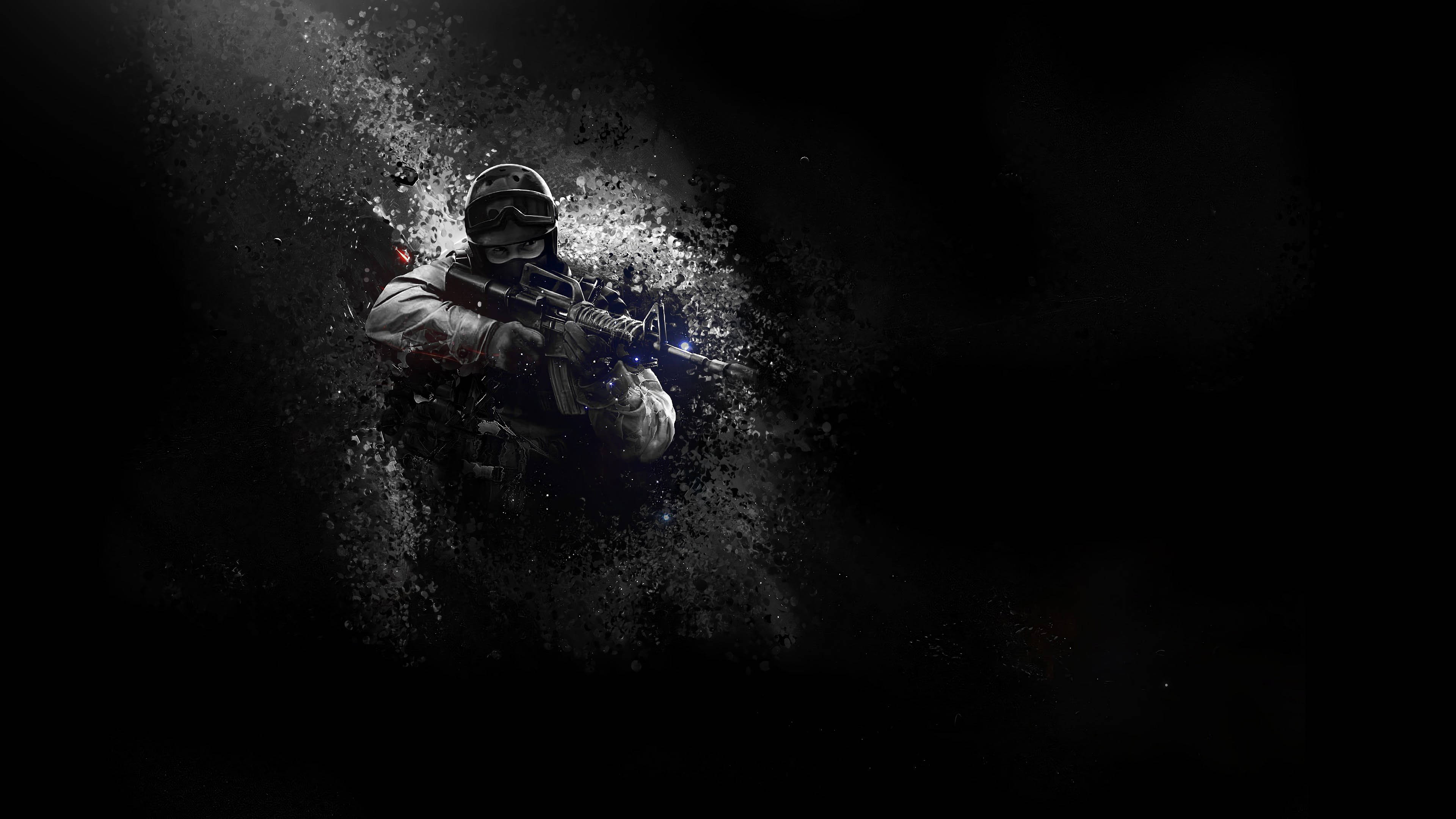 反恐特種兵 4K CS:GO 壁紙 — 一名身穿戰術裝備的士兵從黑暗爆炸中出現，手持步槍，槍口閃爍著光芒。