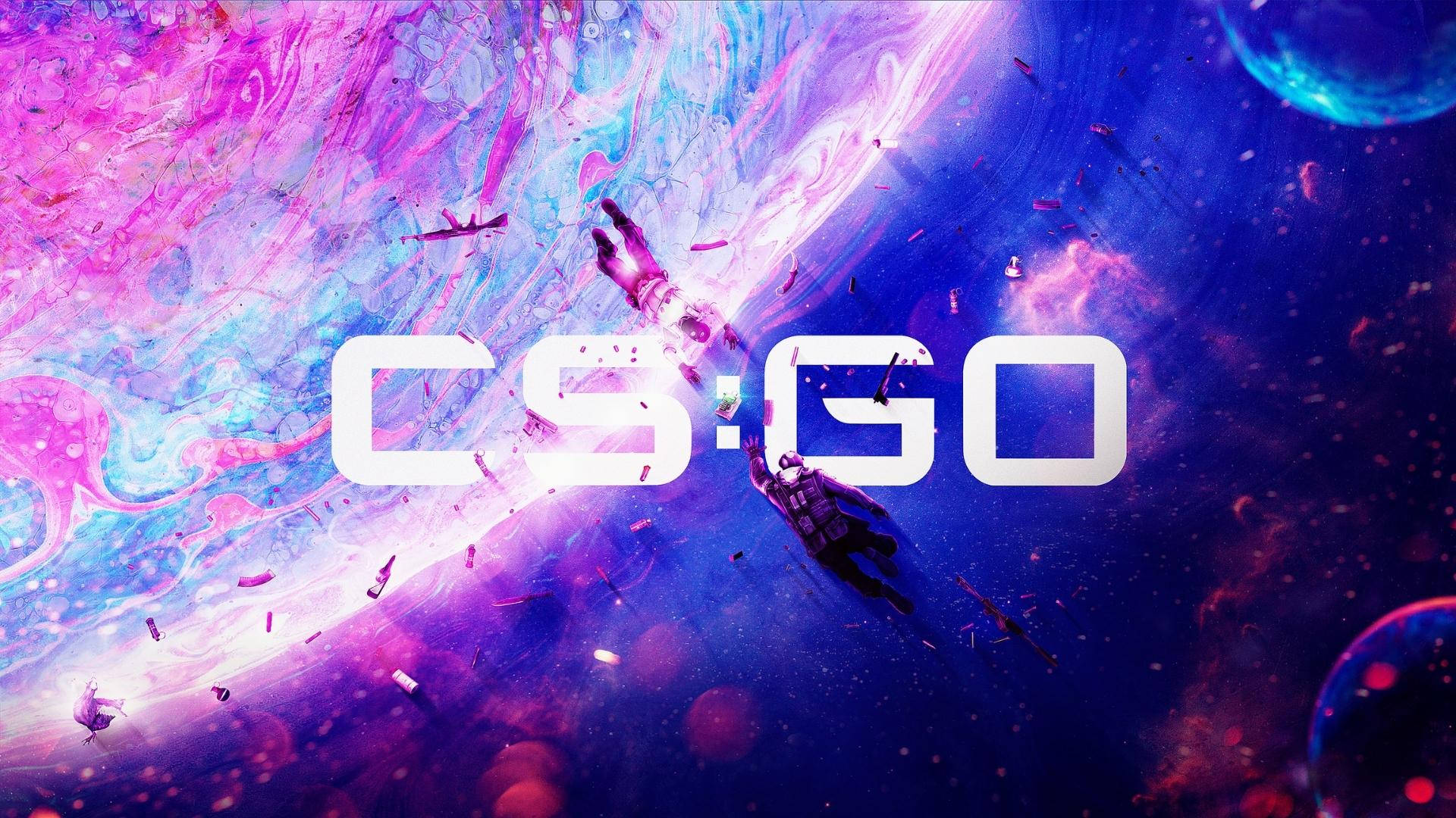 反恐精英：全球 Offensive 星際戰場 壁紙 — CS:GO 標誌在旋轉的粉紅色、藍色和紫色星雲以及漂浮的遊戲角色組成的宇宙背景下發光。