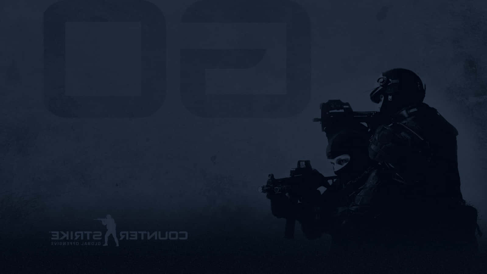 兩名身穿戰術裝備的士兵在帶有Counter-Strike標誌的深藍色遊戲壁紙中持槍。