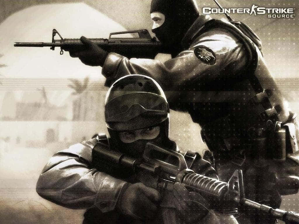 兩名身穿戰術裝備的武裝士兵在戰鬥場景中瞄準武器。